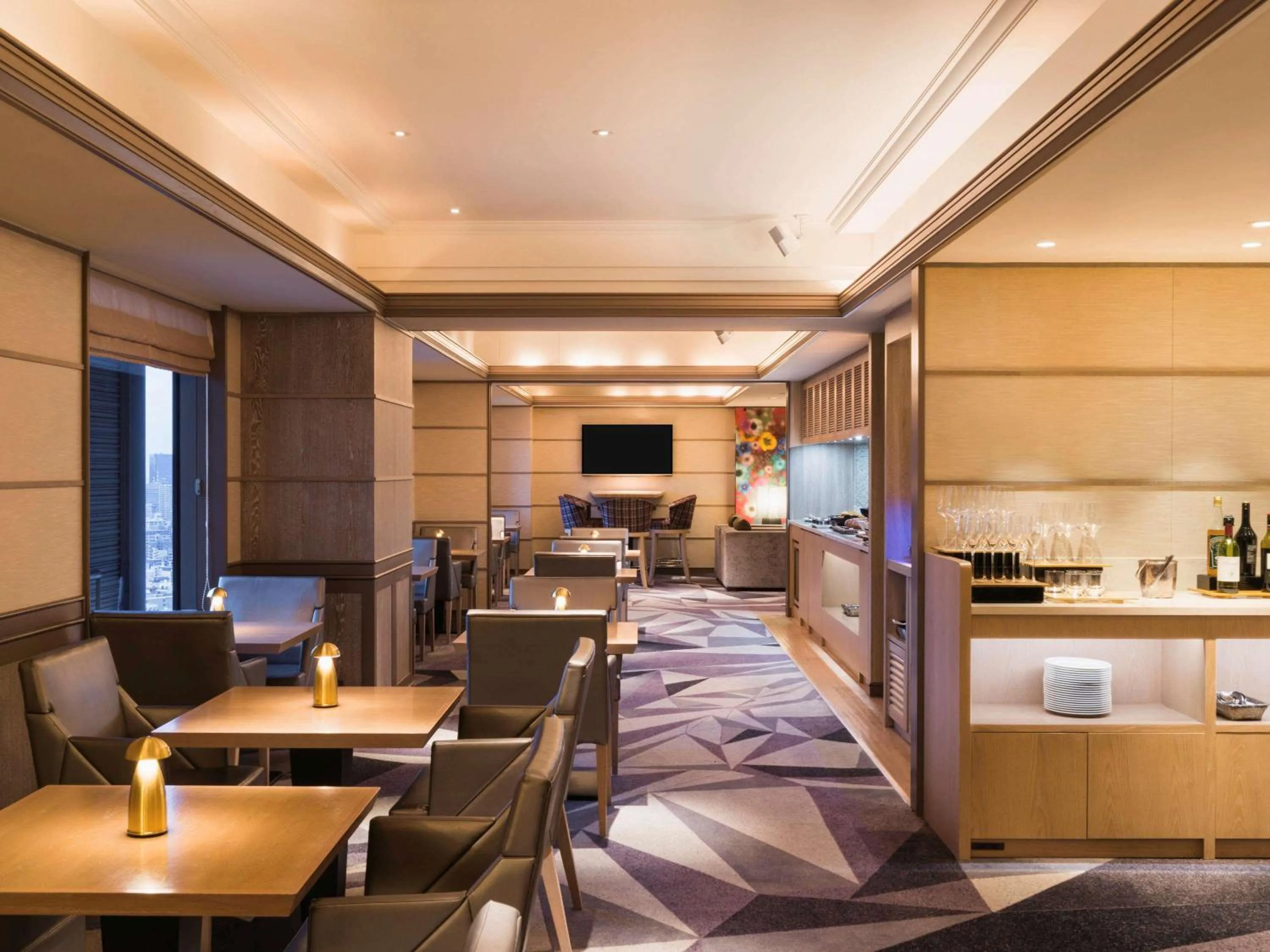 Lounge or bar in Swissotel Nankai Osaka