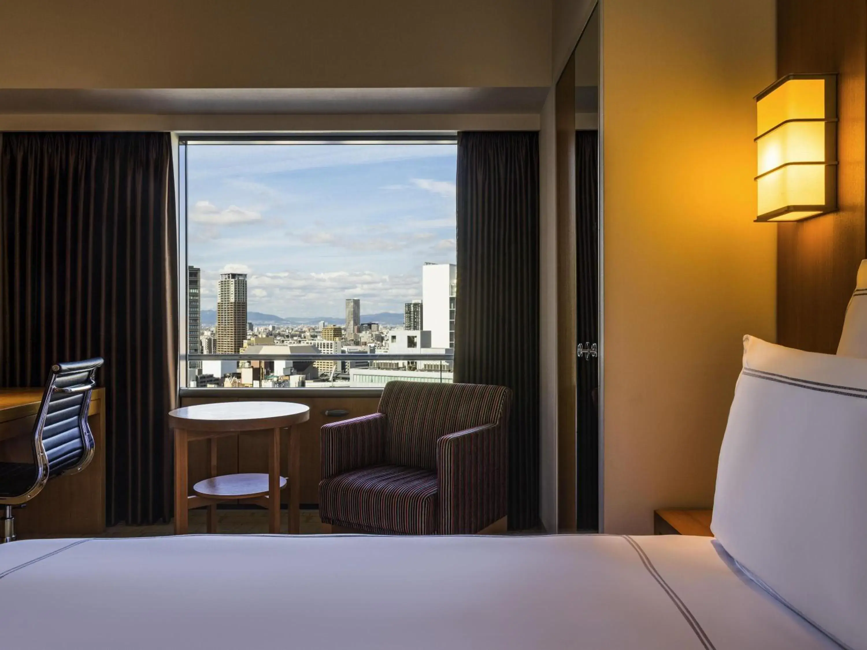 Bedroom, Bed in Swissotel Nankai Osaka Bedroom, Bed in Swissotel Nankai Osaka