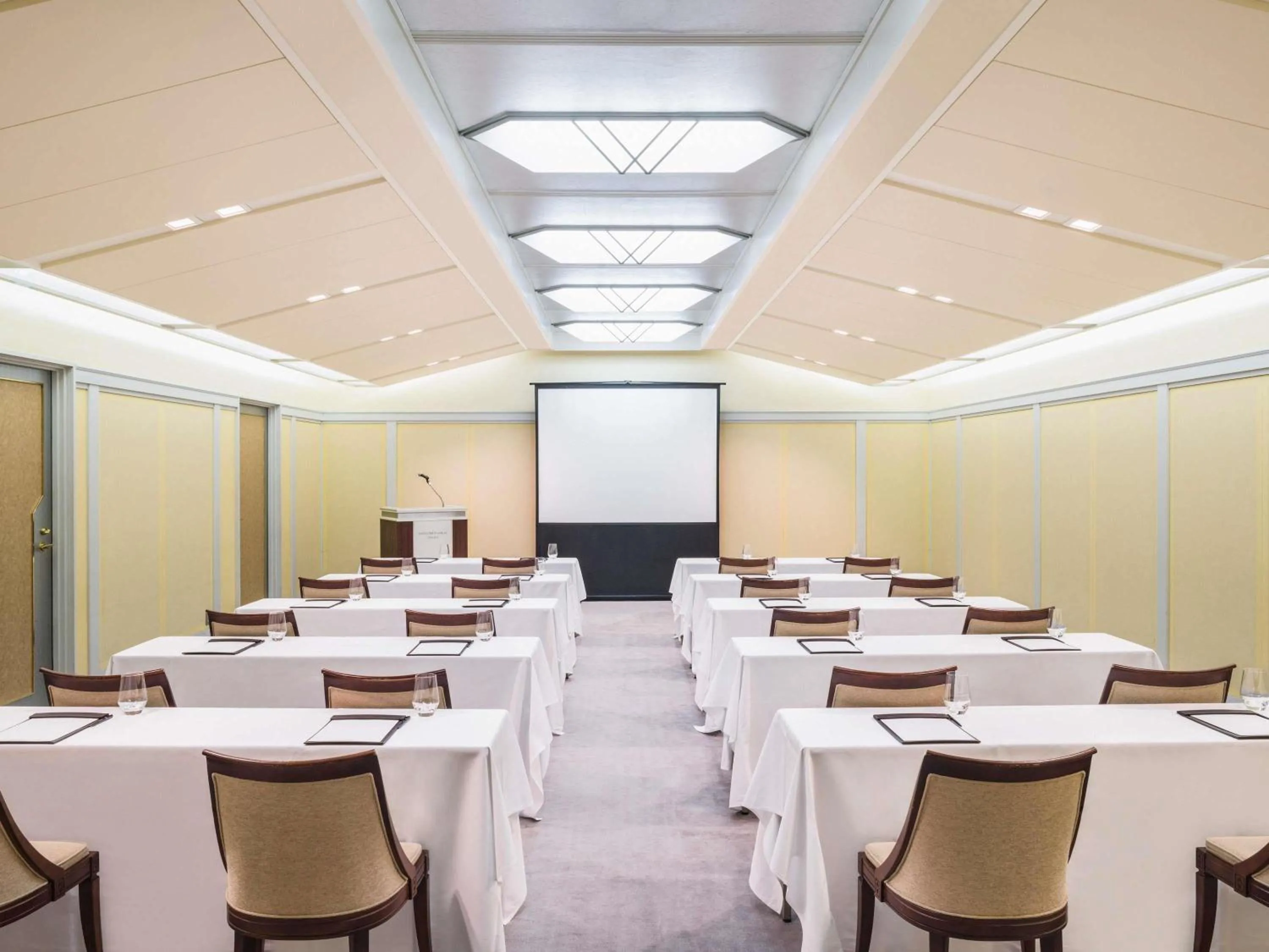 Meeting/conference room in Swissotel Nankai Osaka