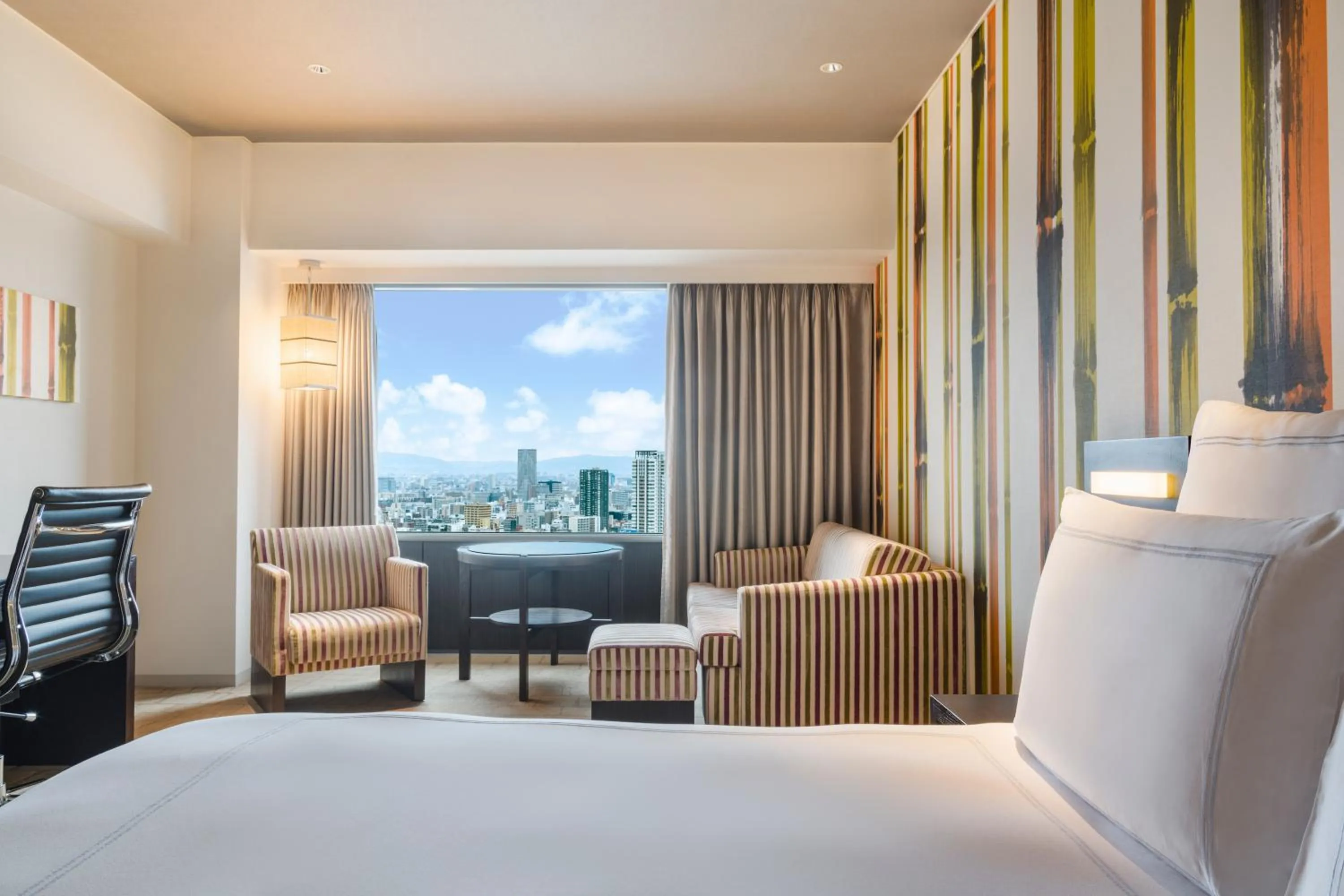 Bed in Swissotel Nankai Osaka