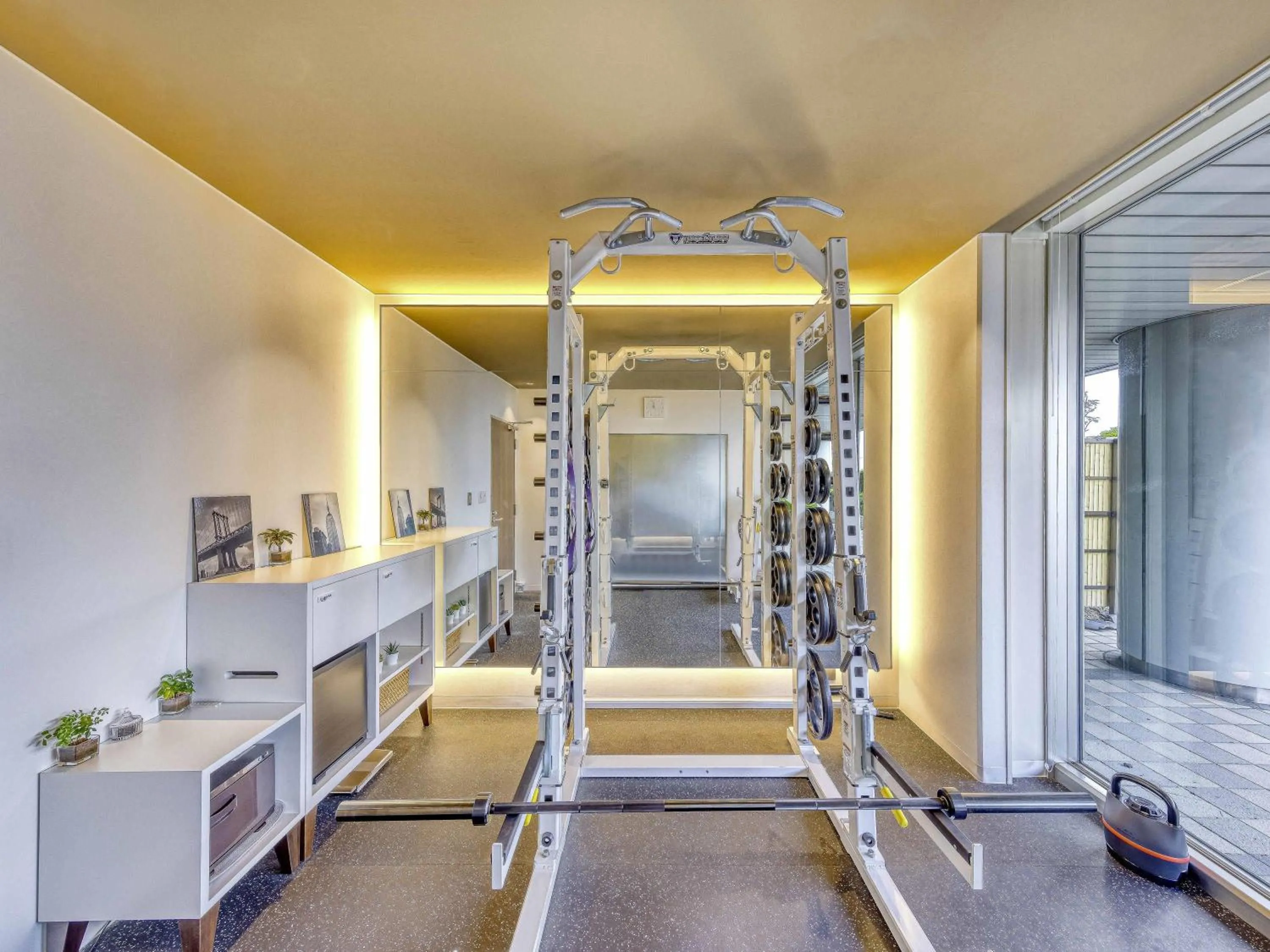 Fitness centre/facilities, Bed in Swissotel Nankai Osaka
