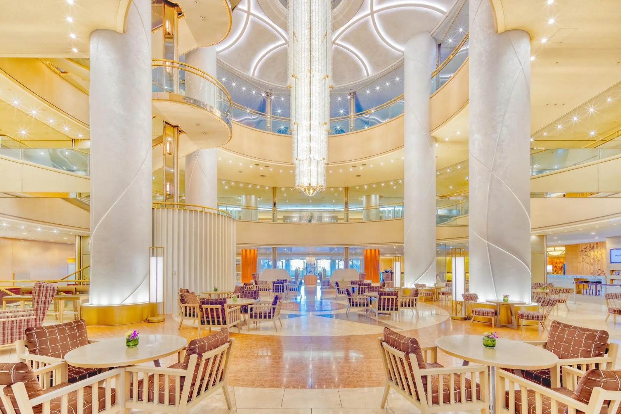 Lobby or reception in Swissotel Nankai Osaka