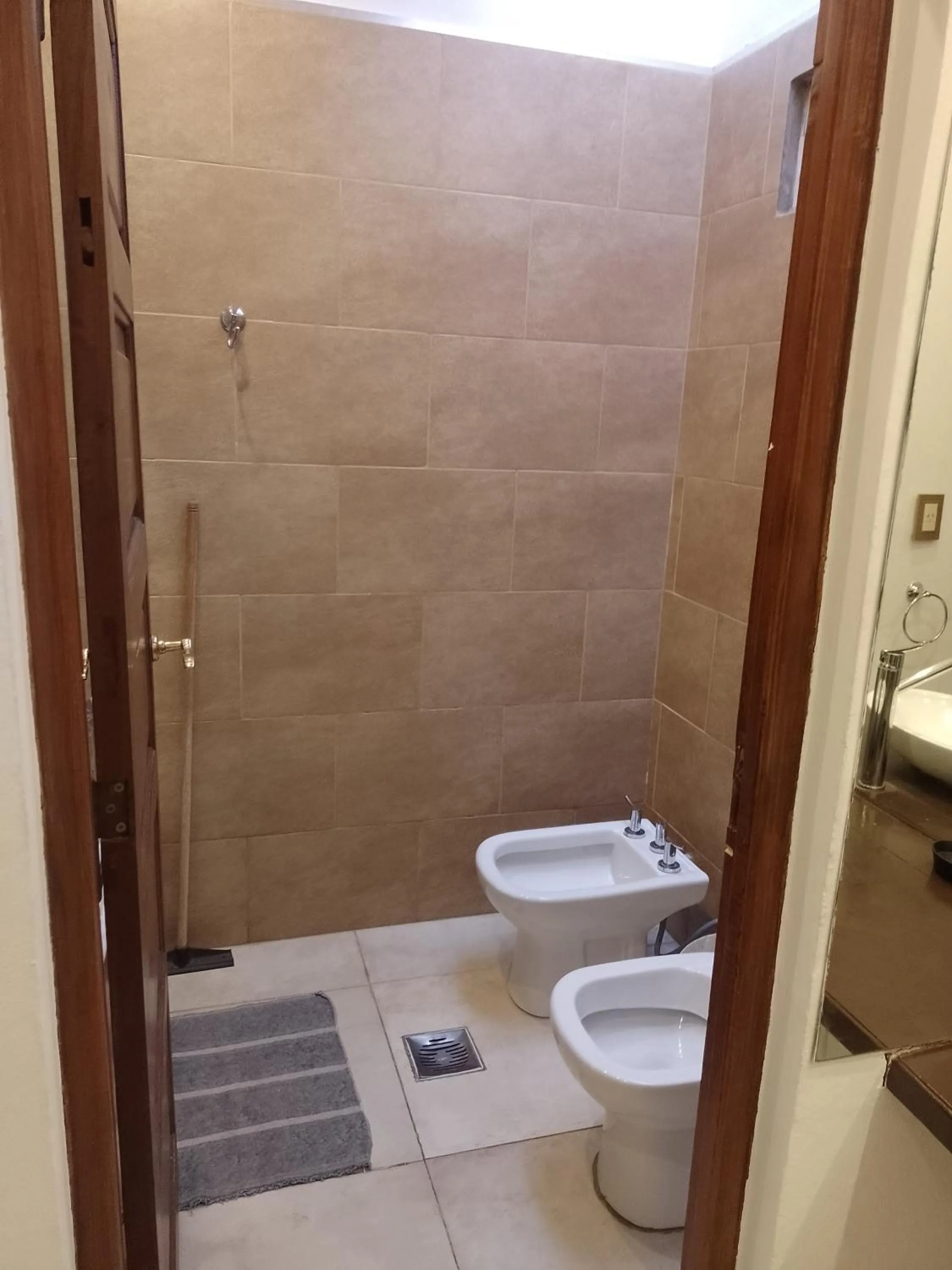 Shower in Hotel Residencial España