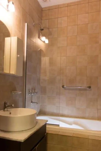 Shower in Hotel Residencial España