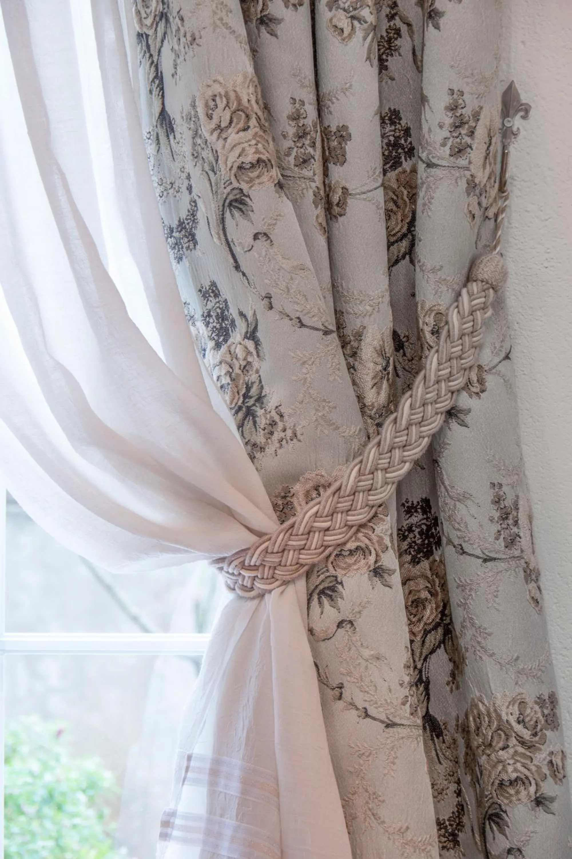 Decorative detail in Marinero Apartments