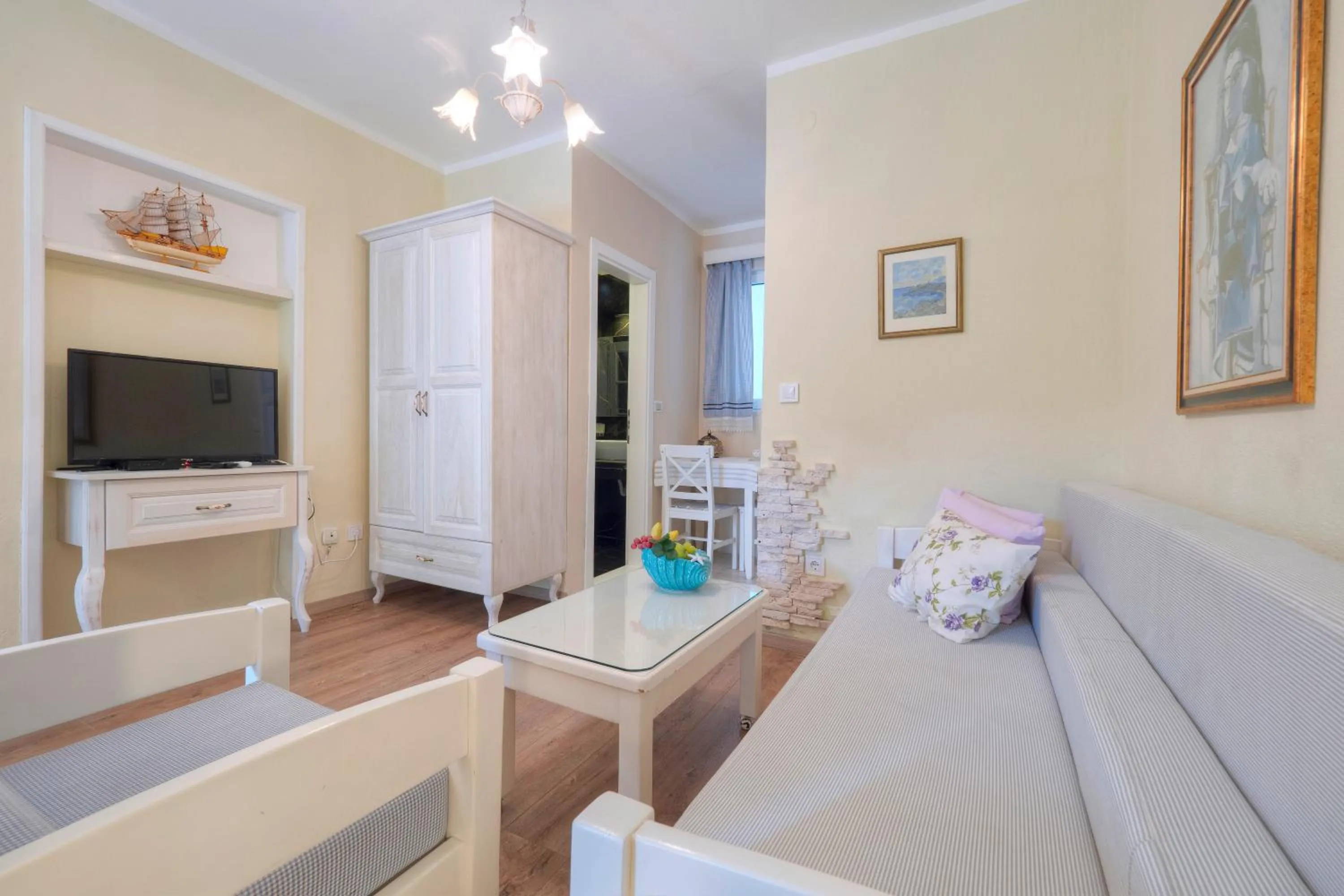 TV and multimedia in Marinero Apartments