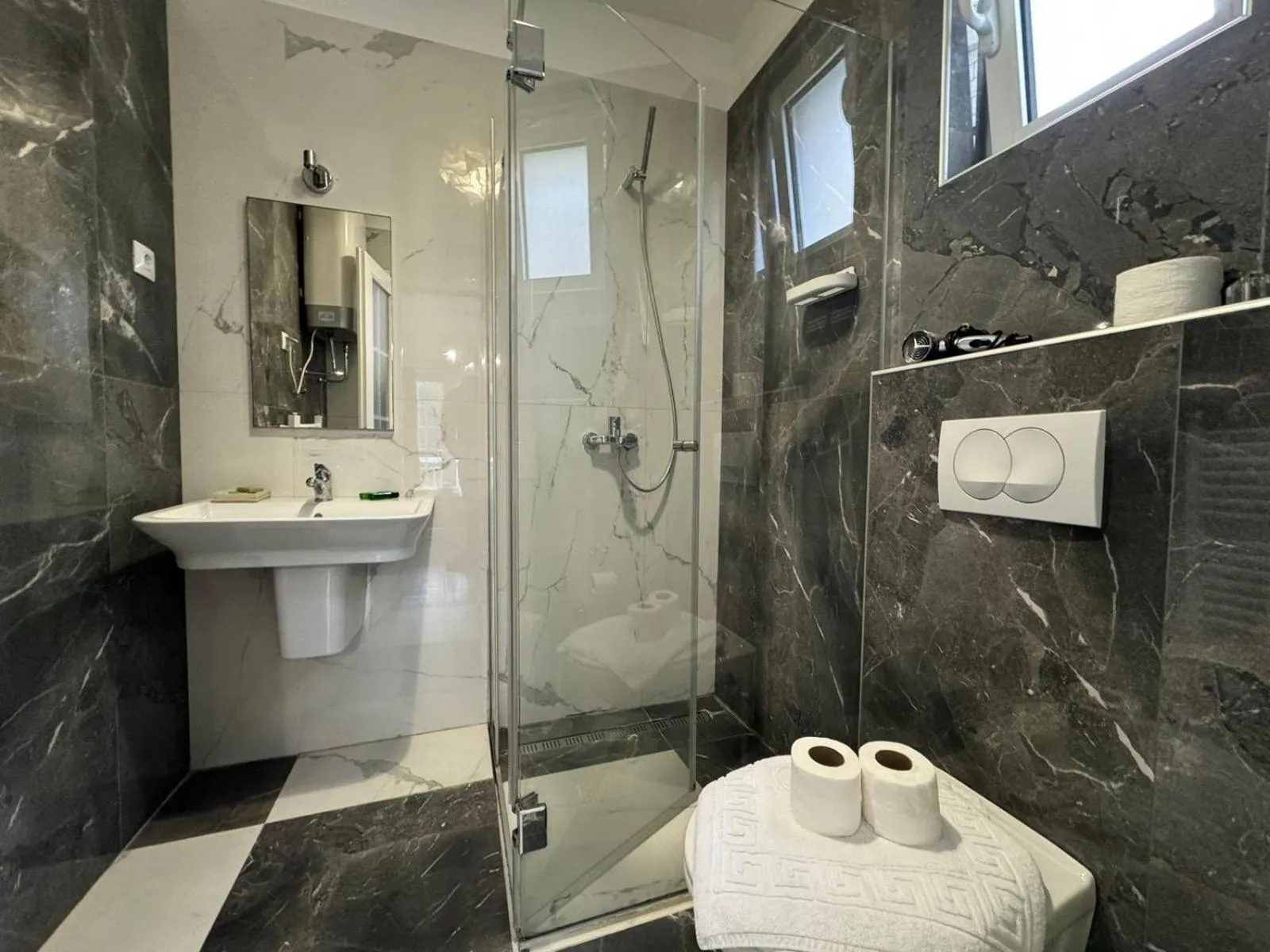 Shower in Marinero Apartments