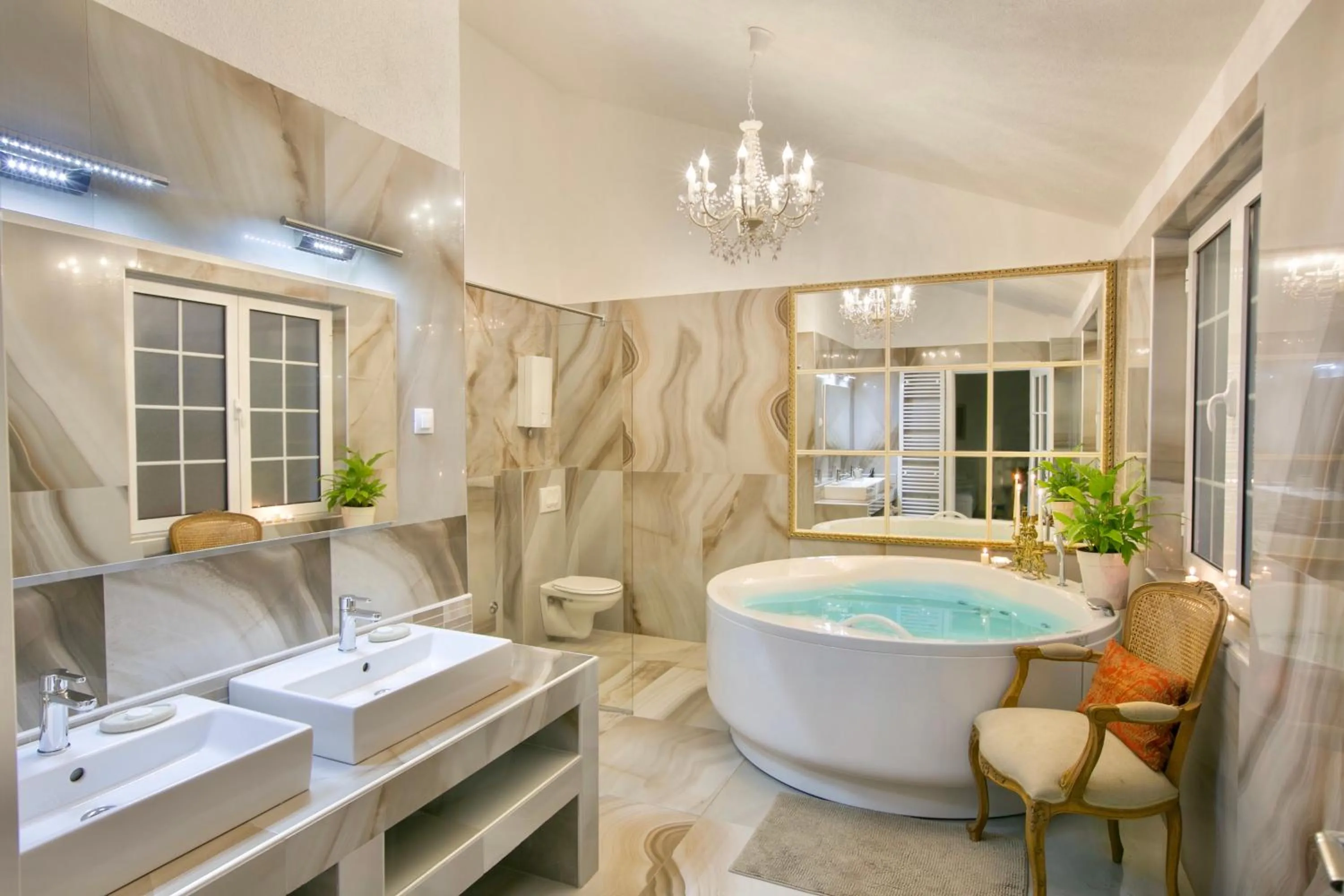 Hot Tub in Marinero Apartments