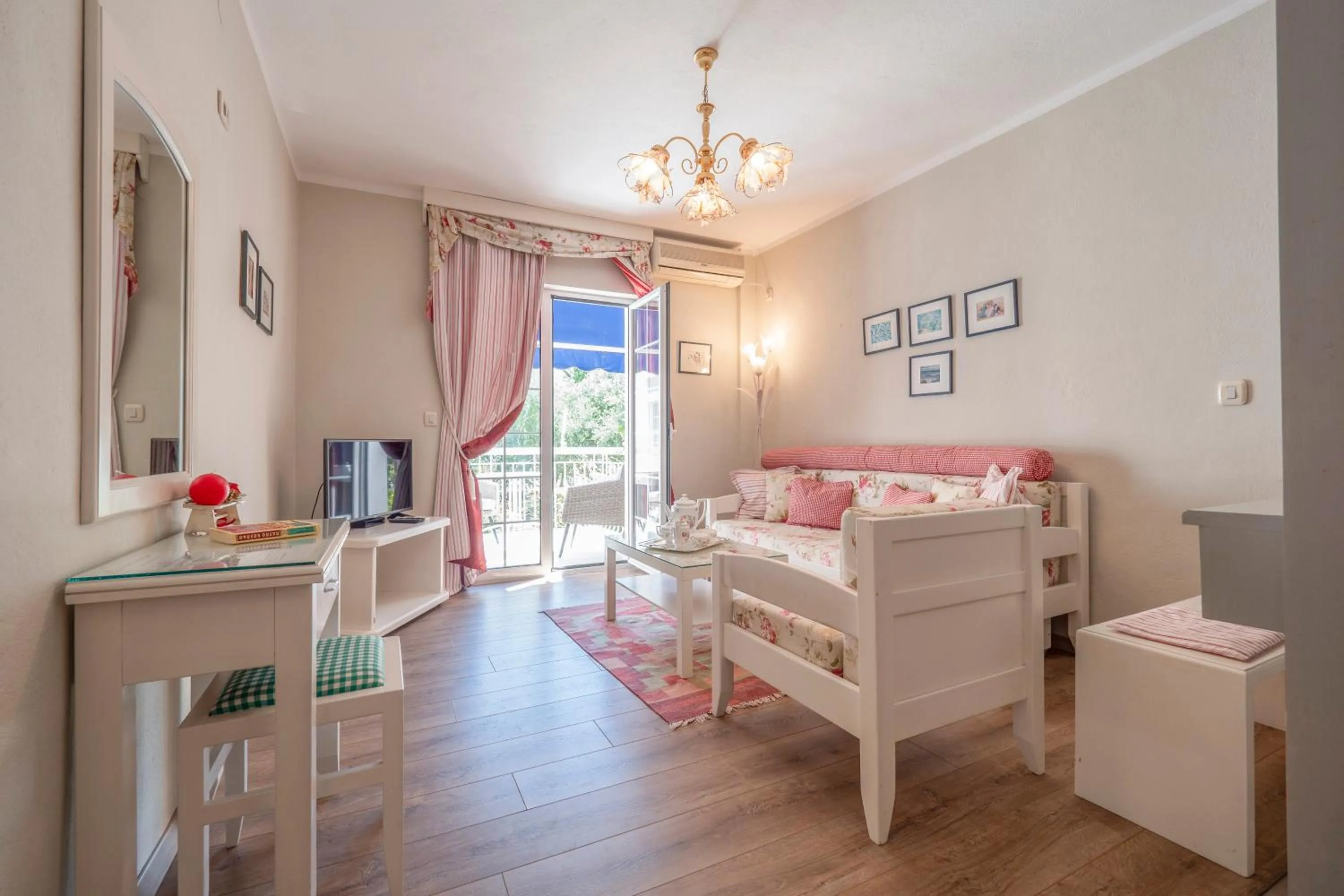 Living room, Bed in Marinero Apartments