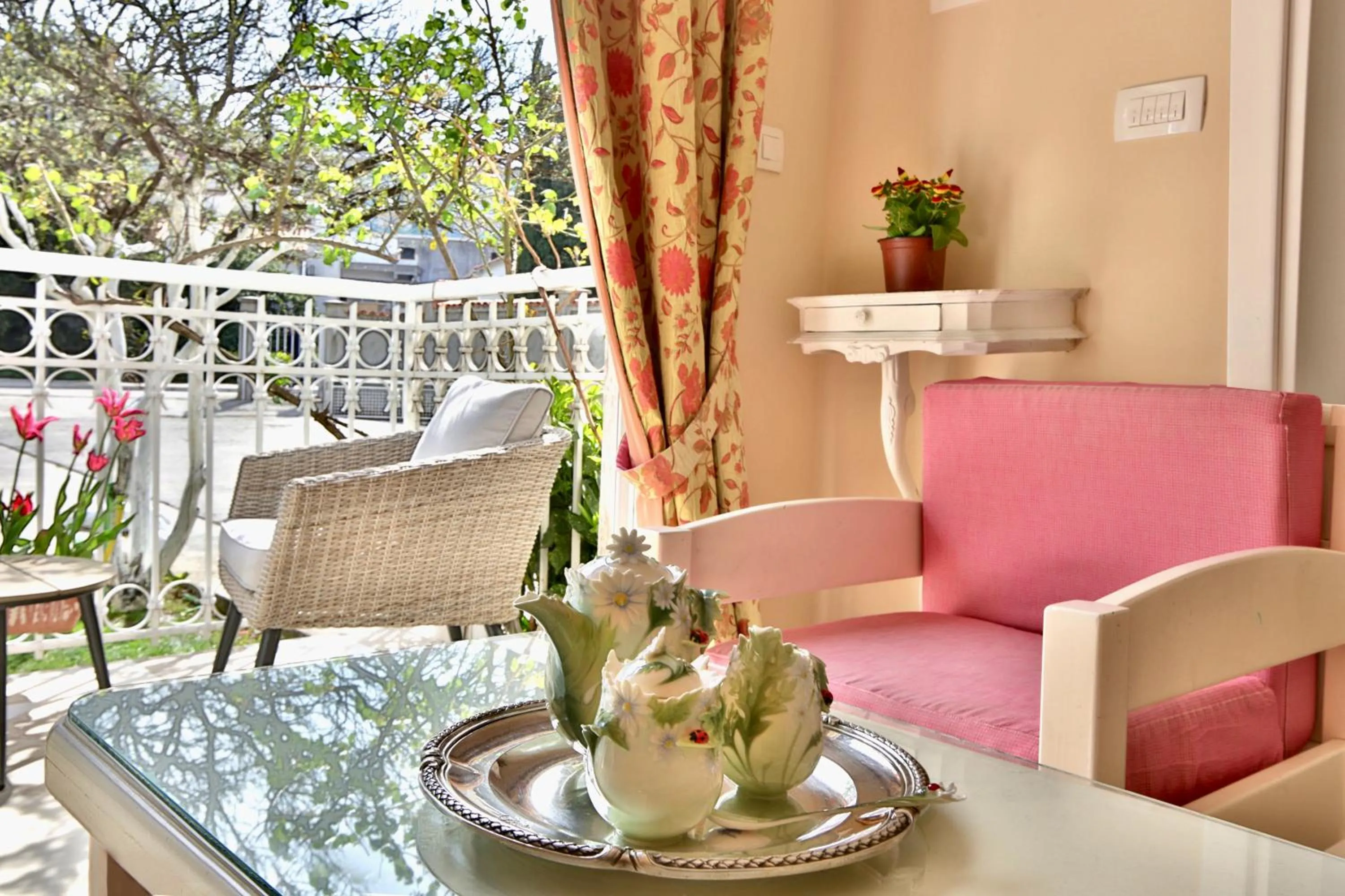 Coffee/tea facilities in Marinero Apartments