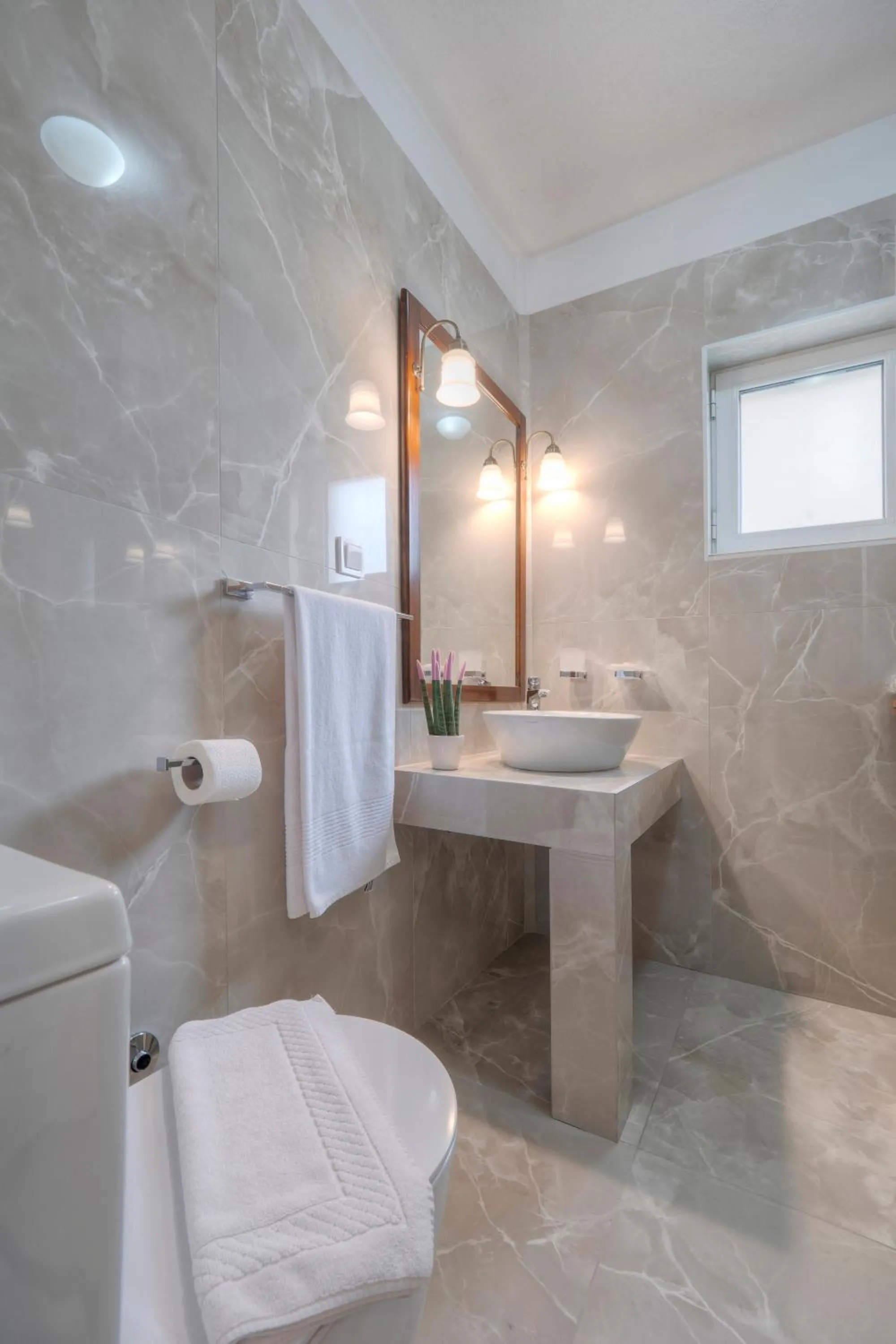 Bathroom in Marinero Apartments