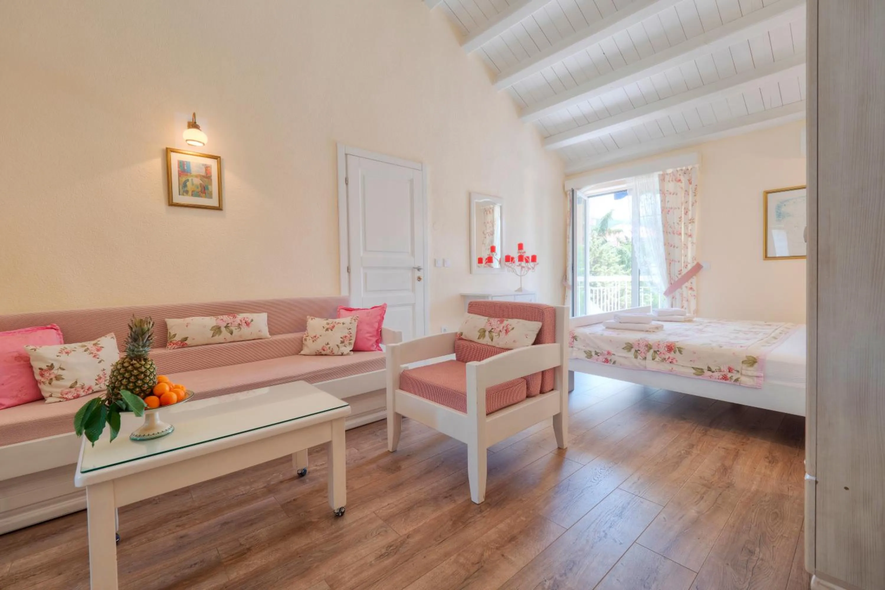 Living room, Bed in Marinero Apartments