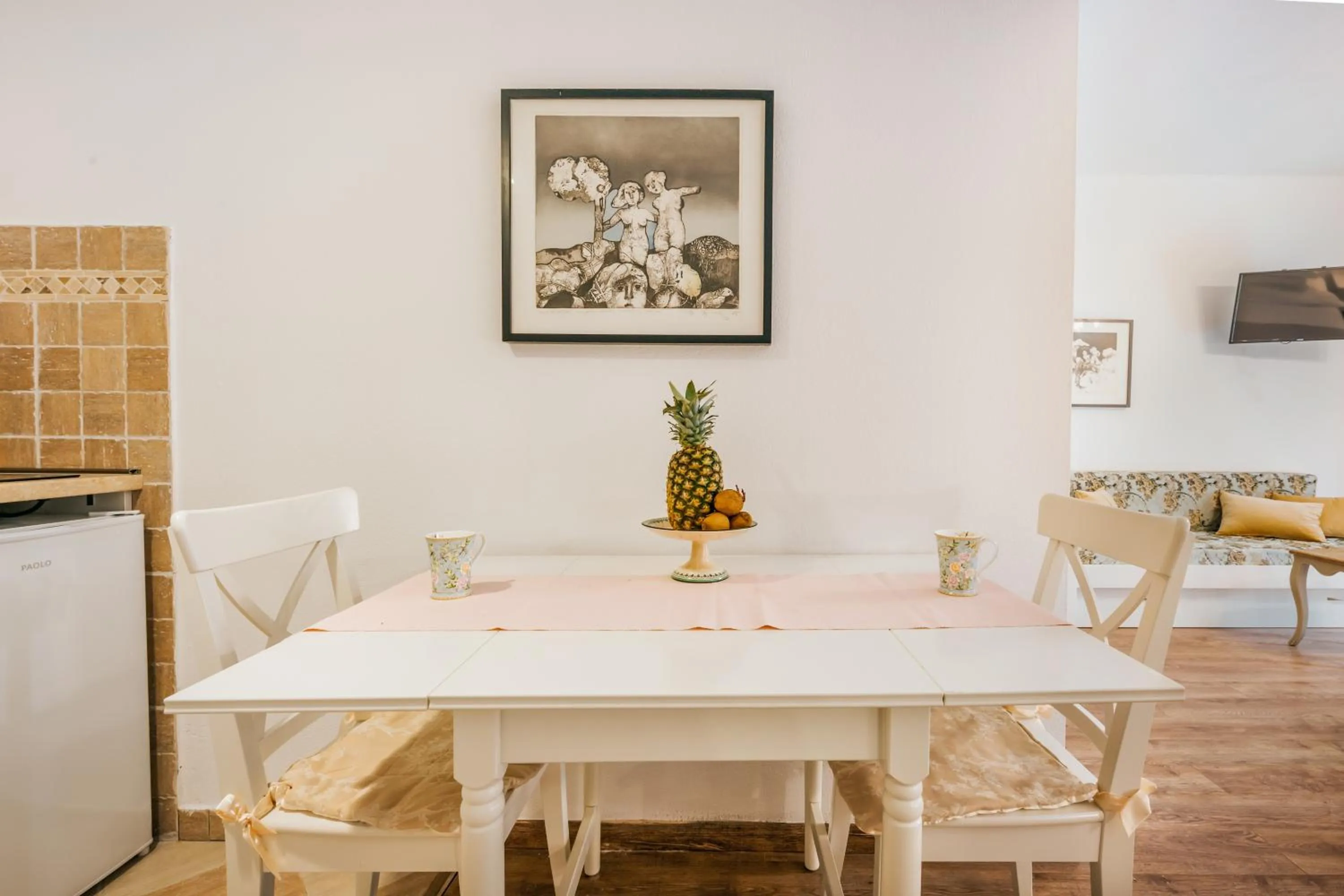 Dining area in Marinero Apartments