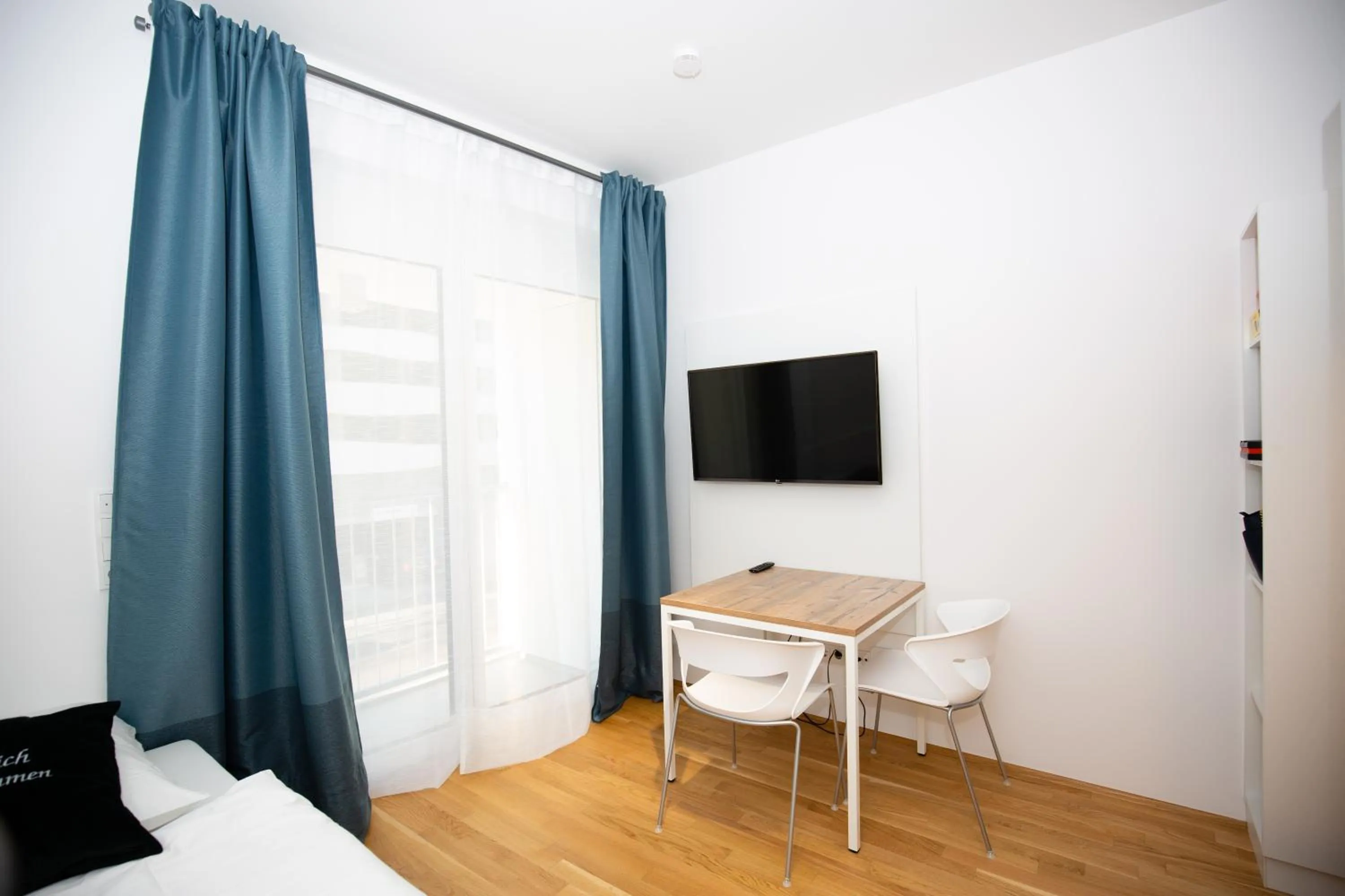 TV and multimedia in My room serviced apartment-Messe