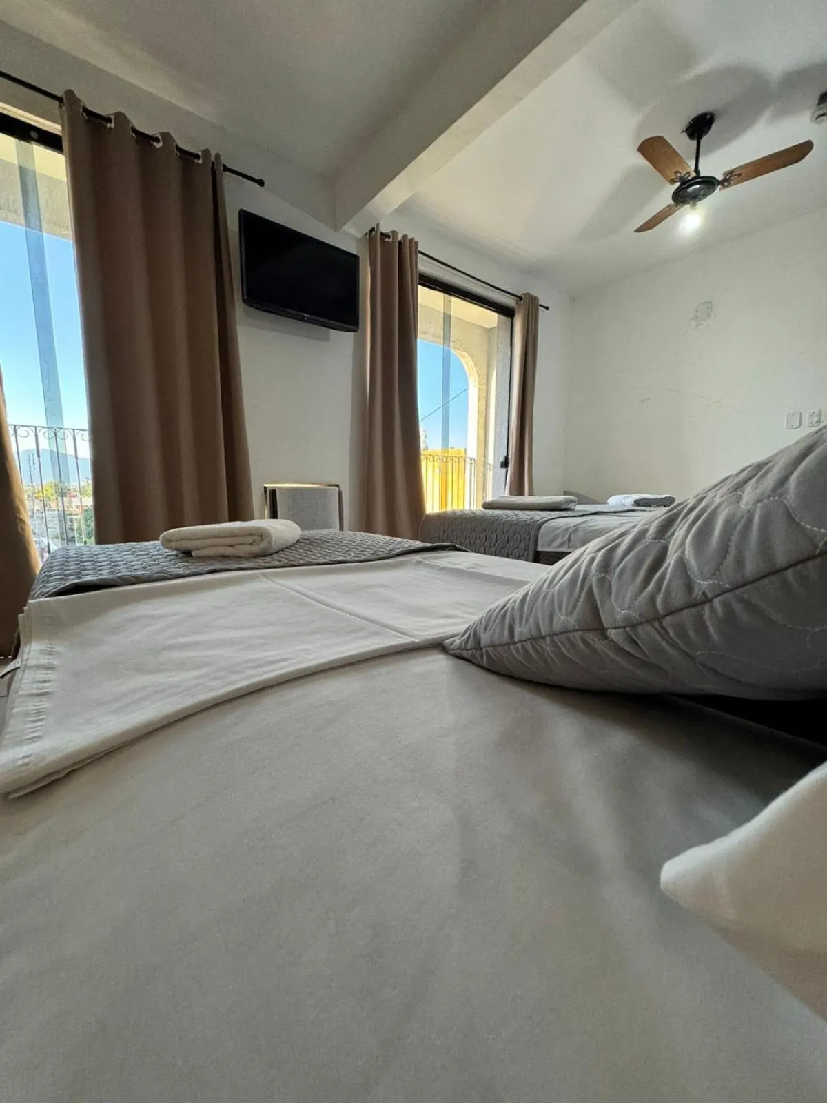 Balcony/Terrace, Bed in Hotel Mão de Fatima