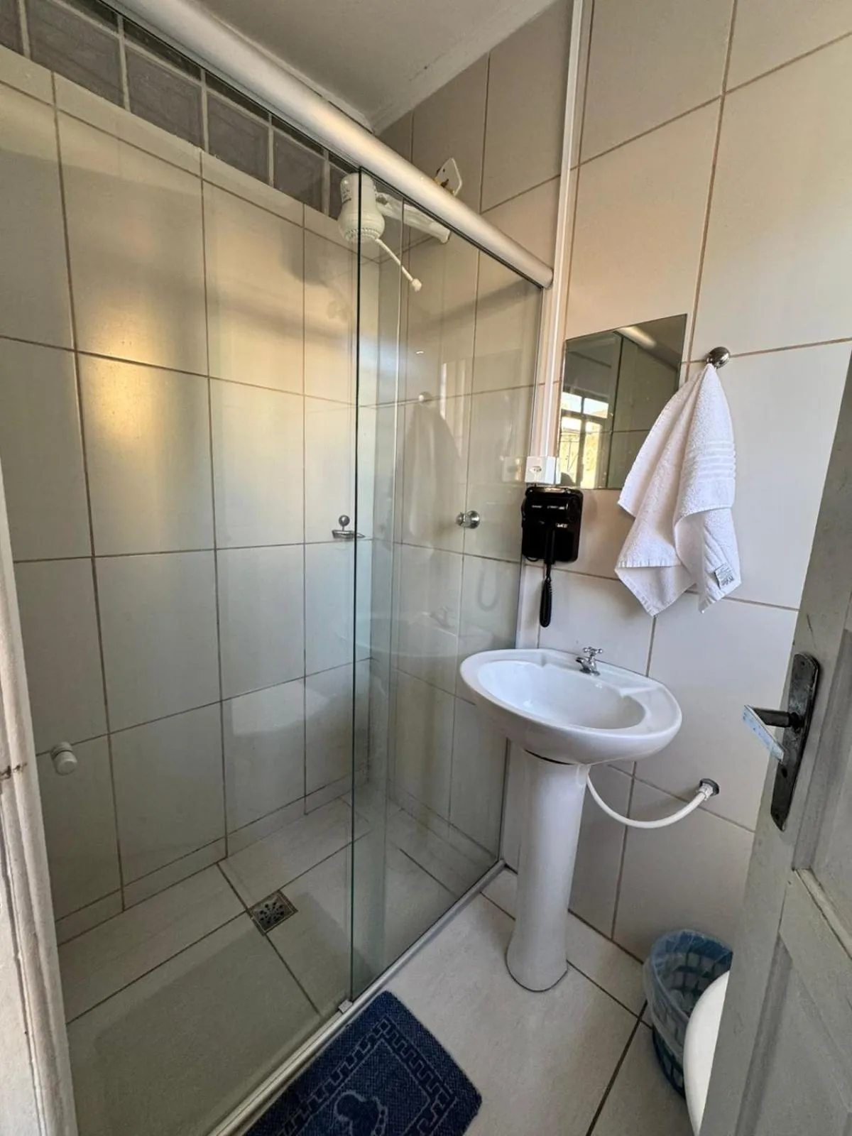 Shower in Hotel Mão de Fatima