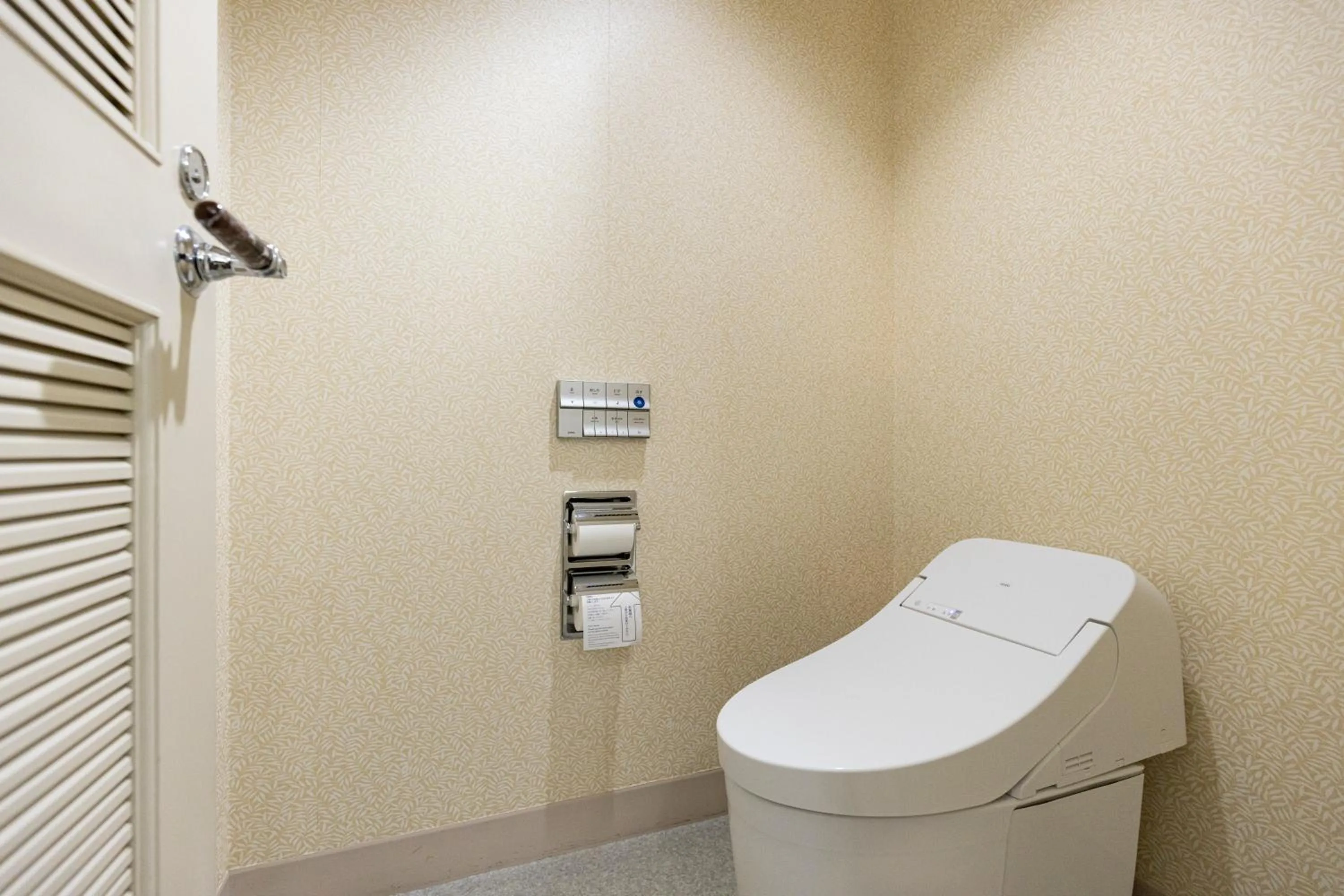 Toilet in Hilton Tokyo Narita Airport