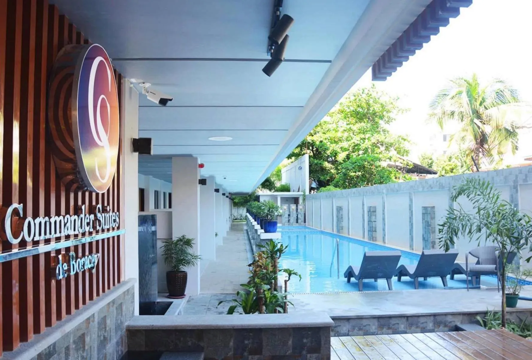 Swimming pool in Commander Suites de Boracay