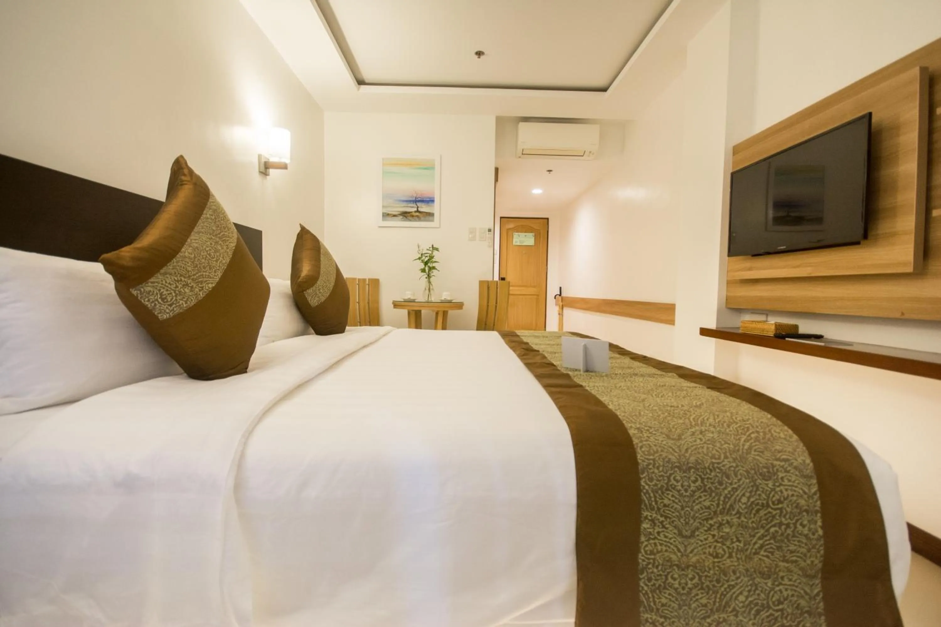 Bedroom, Bed in Commander Suites de Boracay