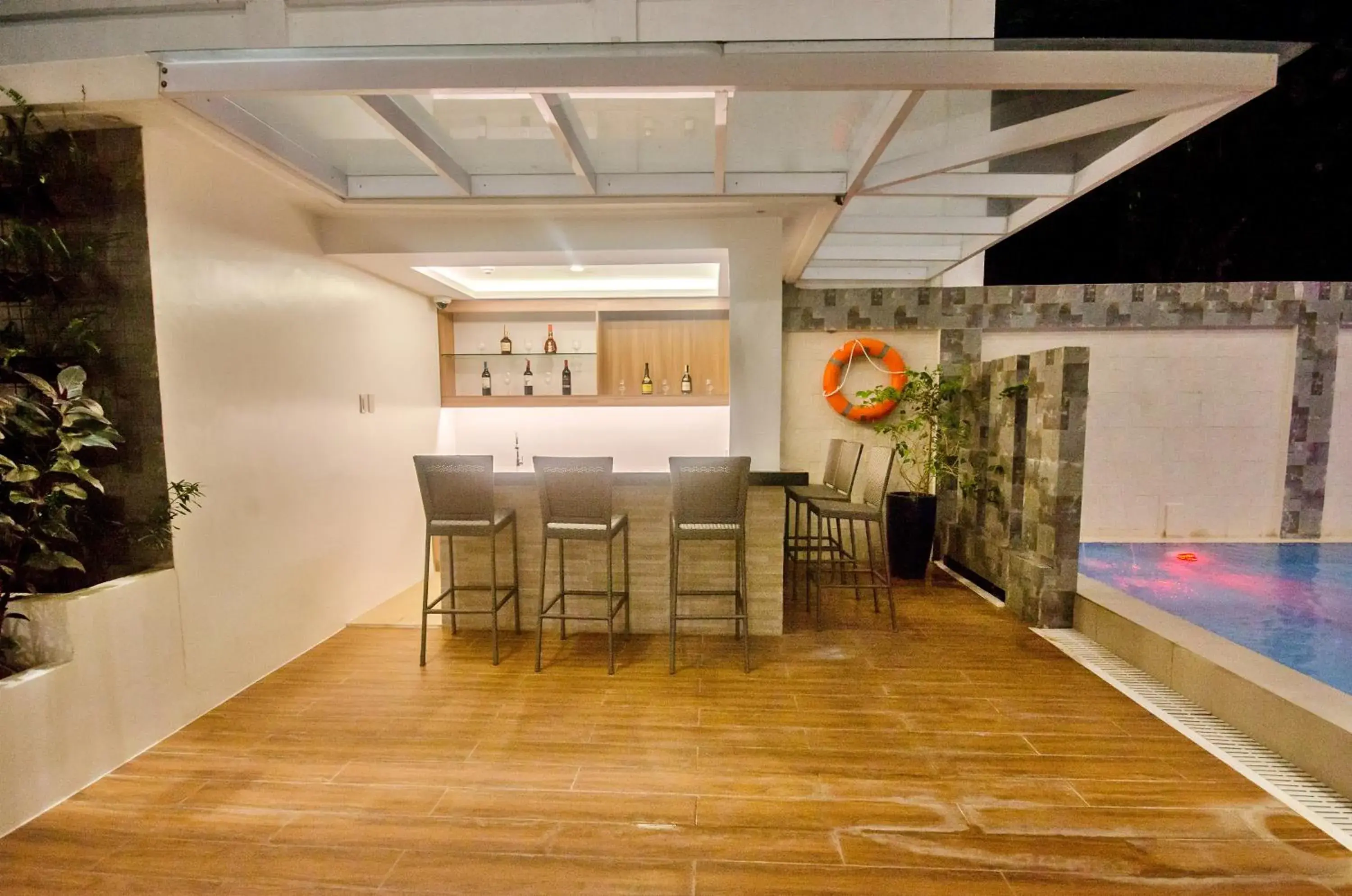 Swimming pool in Commander Suites de Boracay Swimming pool in Commander Suites de Boracay