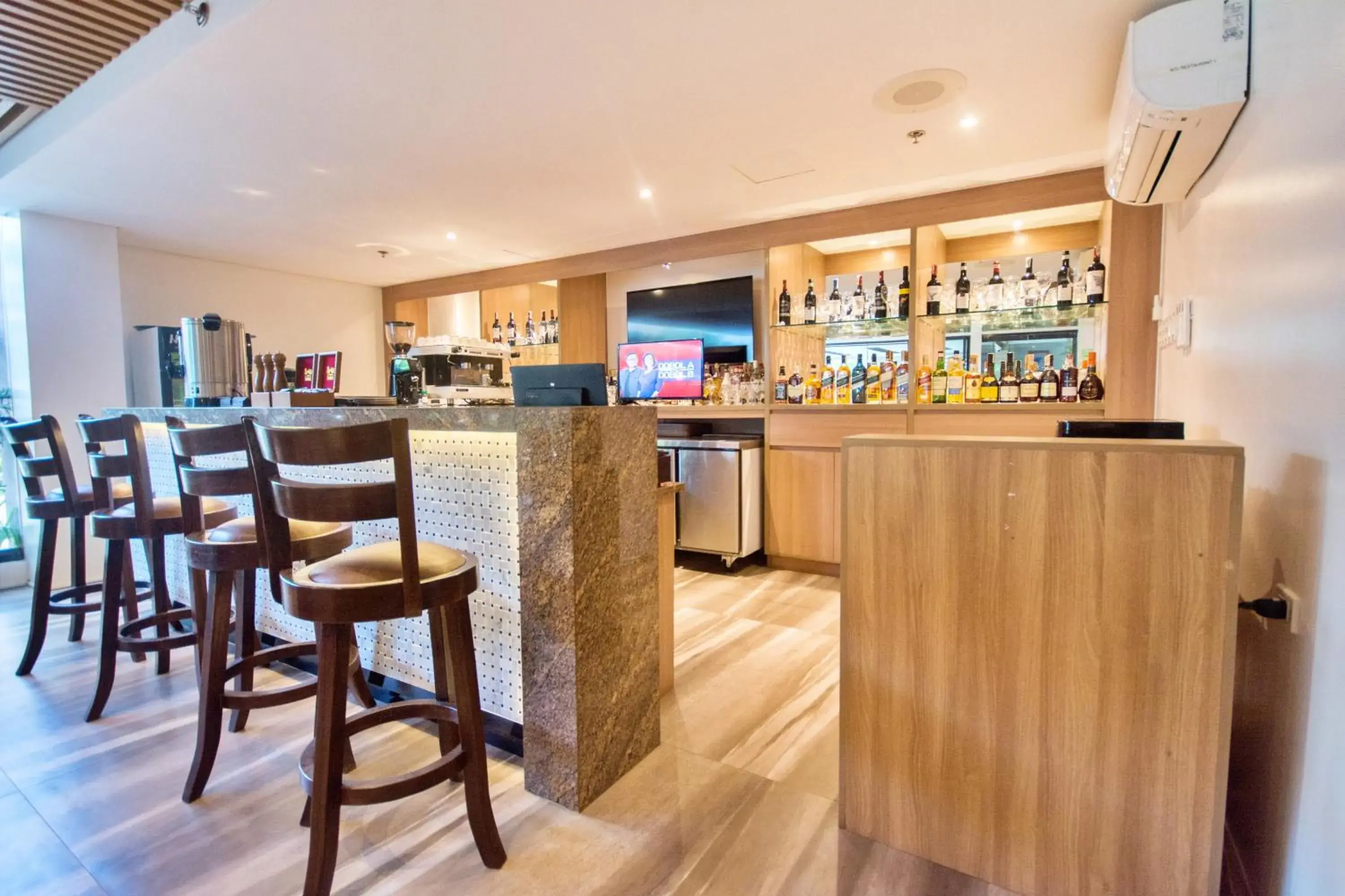 Restaurant/places to eat in Commander Suites de Boracay Restaurant/places to eat in Commander Suites de Boracay