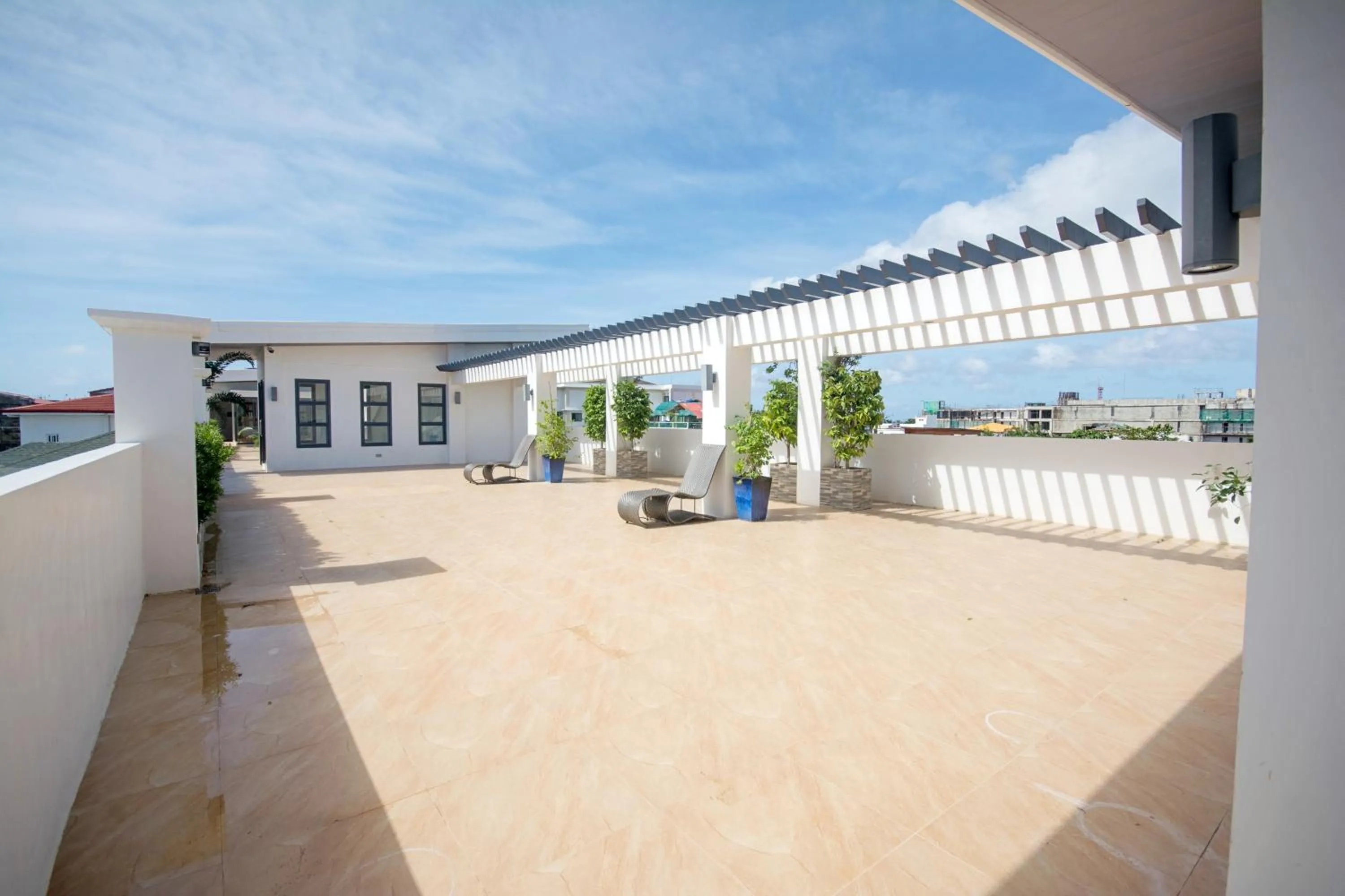 Property building in Commander Suites de Boracay