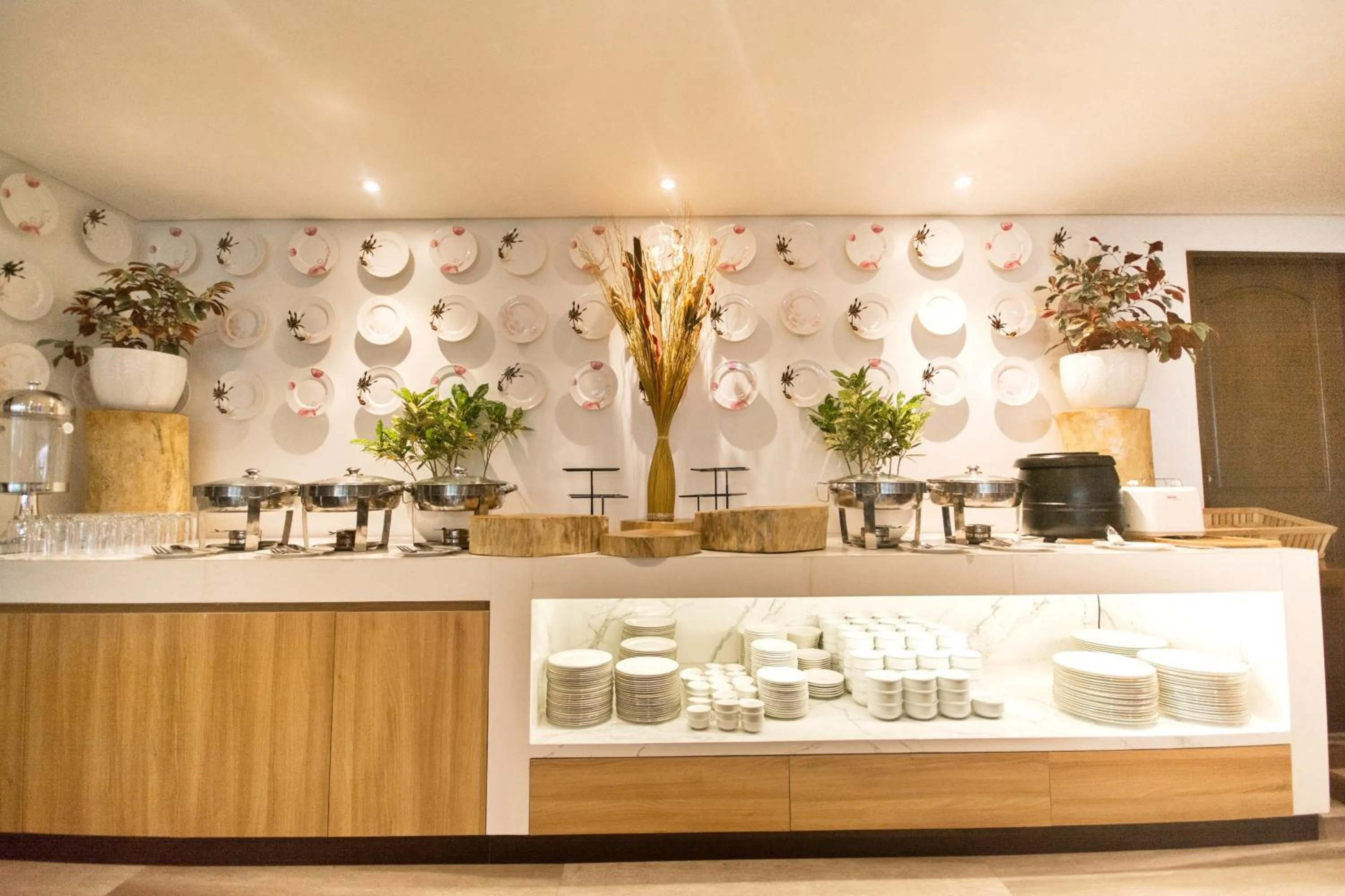 Restaurant/places to eat in Commander Suites de Boracay