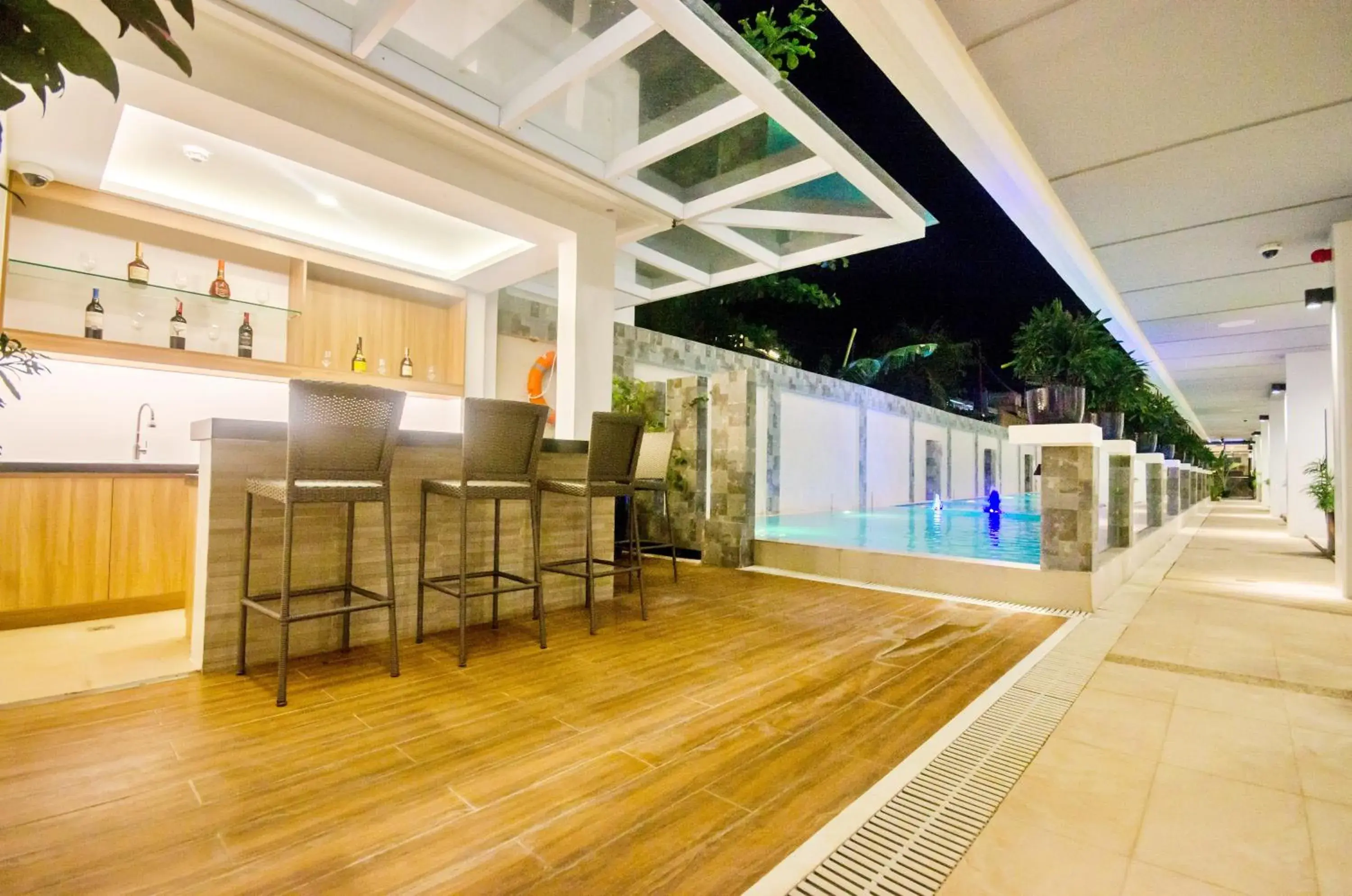 Swimming pool in Commander Suites de Boracay Swimming pool in Commander Suites de Boracay