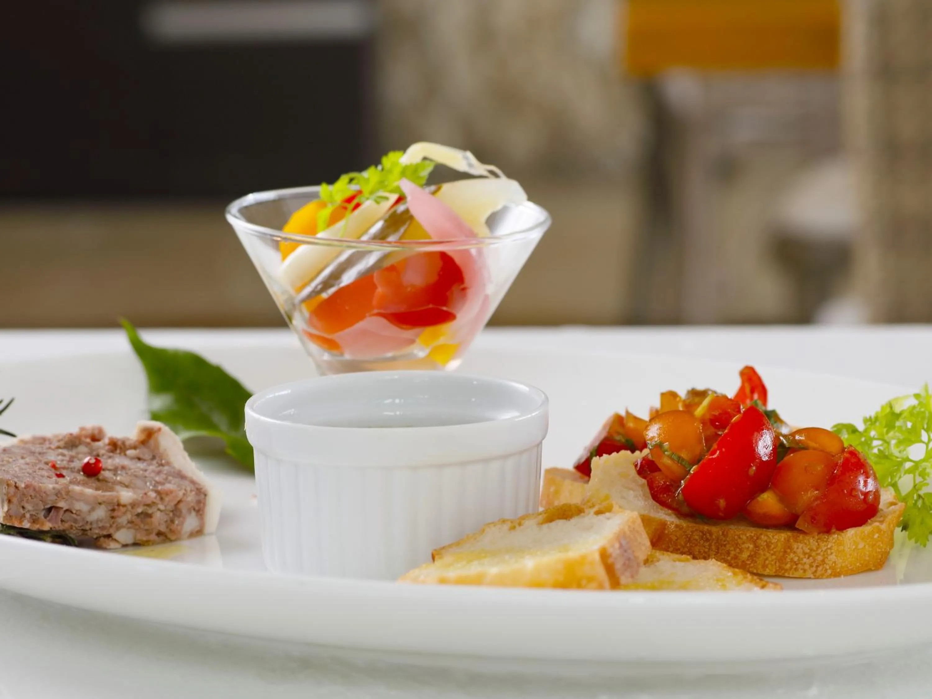 Restaurant/places to eat in Hotel Shigira Mirage