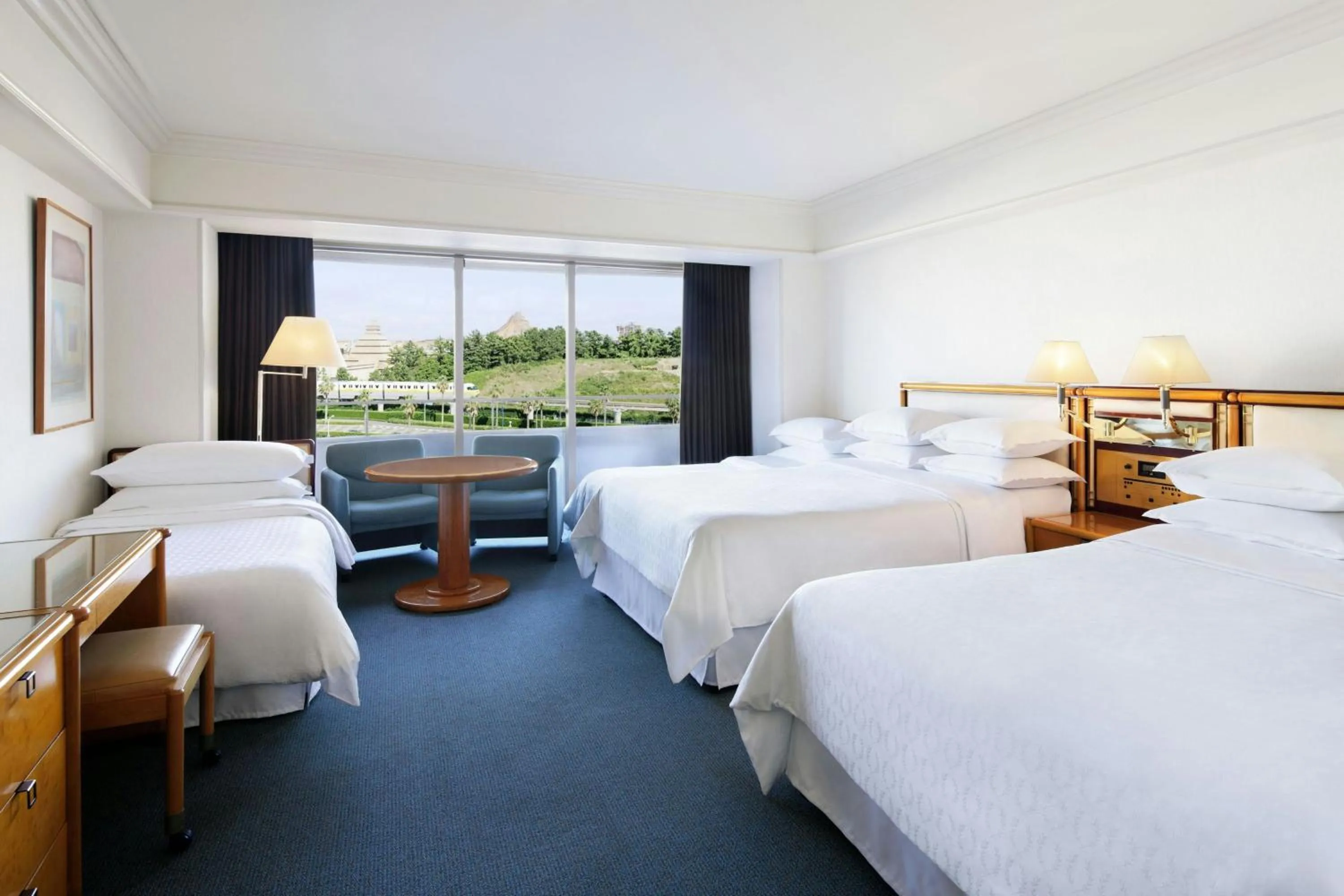 Photo of the whole room, Bed in Sheraton Grande Tokyo Bay Hotel