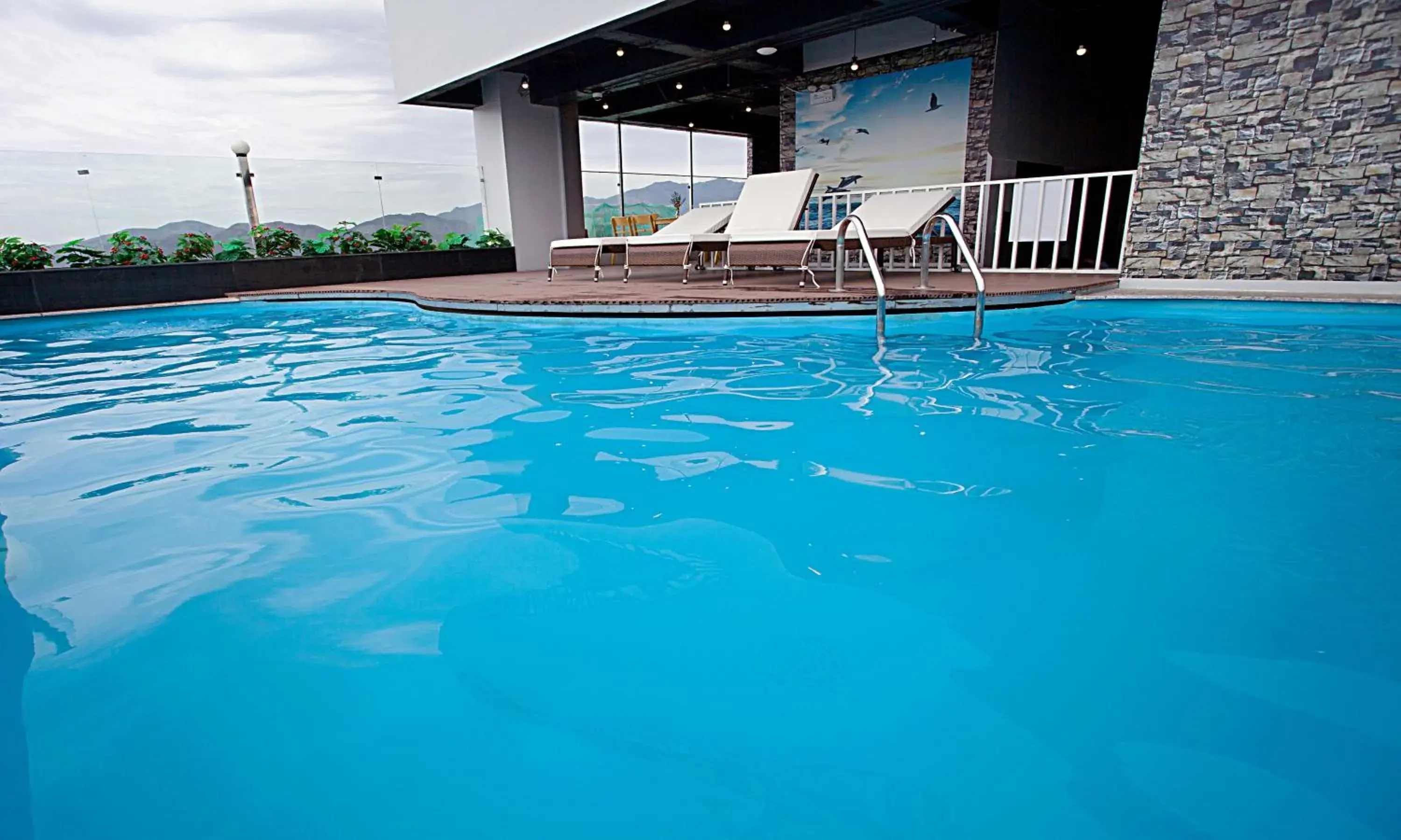 Swimming pool in Royal HPM Hotel Swimming pool in Royal HPM Hotel