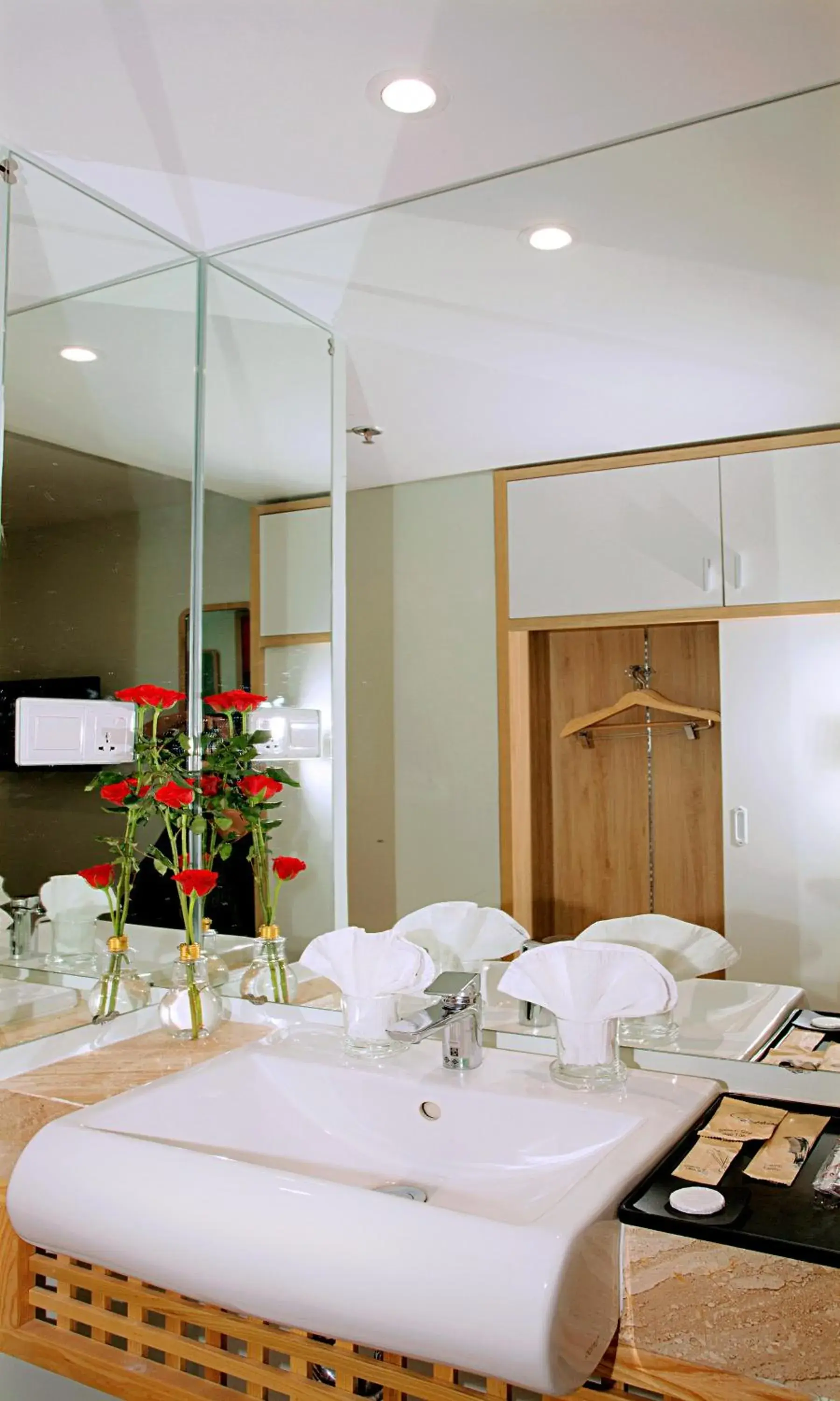 Deluxe Double Room with Sea View in Royal HPM Hotel Deluxe Double Room with Sea View in Royal HPM Hotel