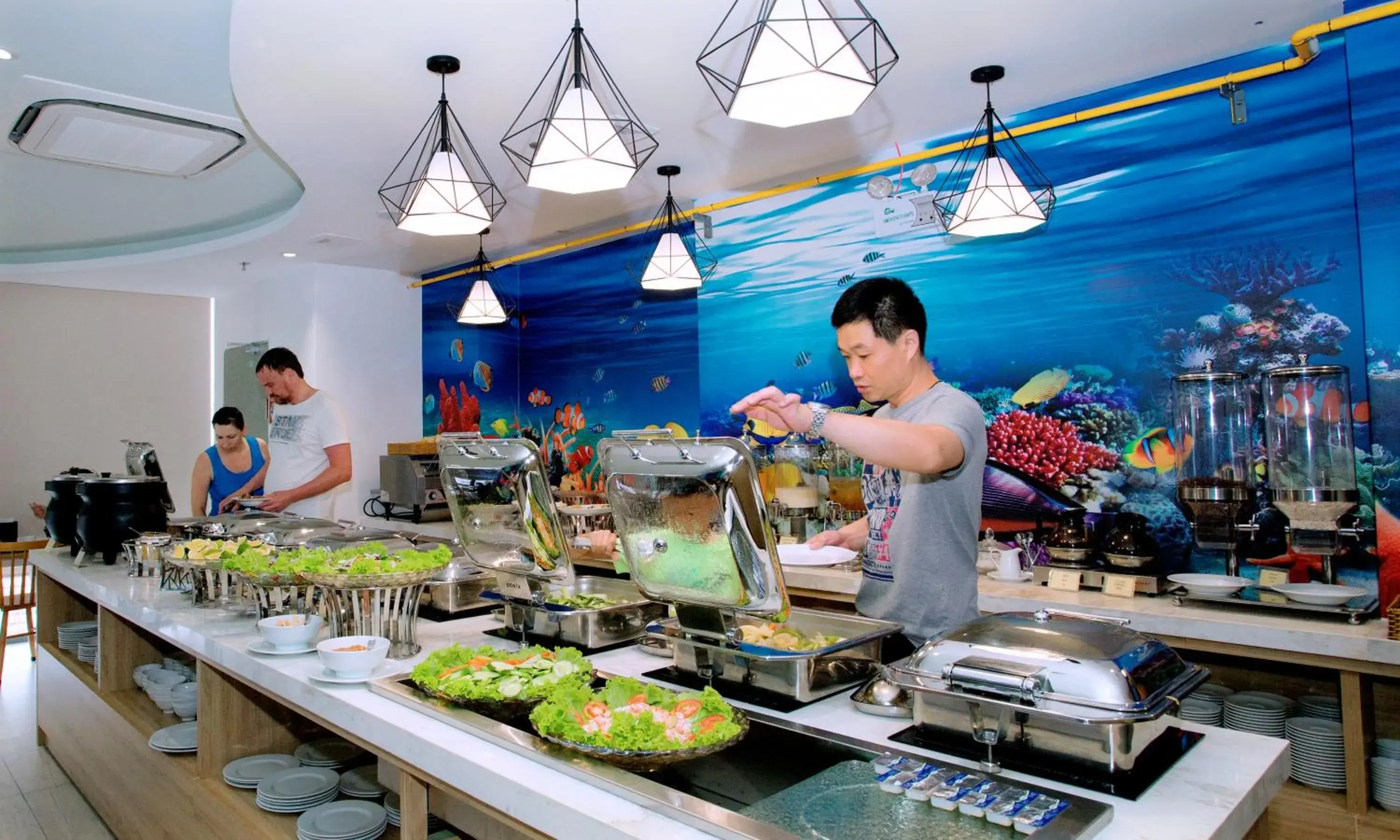 Restaurant/places to eat in Royal HPM Hotel Restaurant/places to eat in Royal HPM Hotel