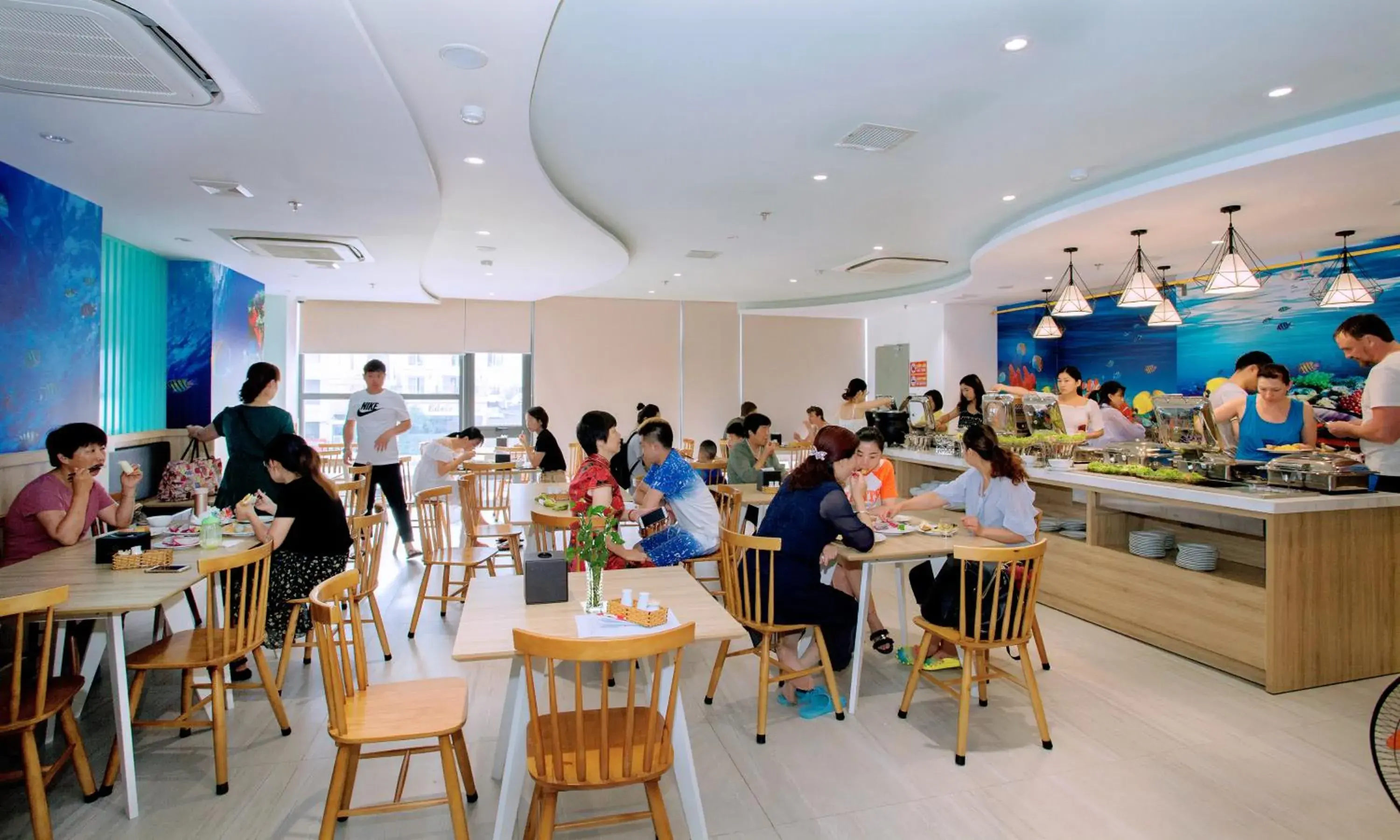 Restaurant/places to eat in Royal HPM Hotel Restaurant/places to eat in Royal HPM Hotel