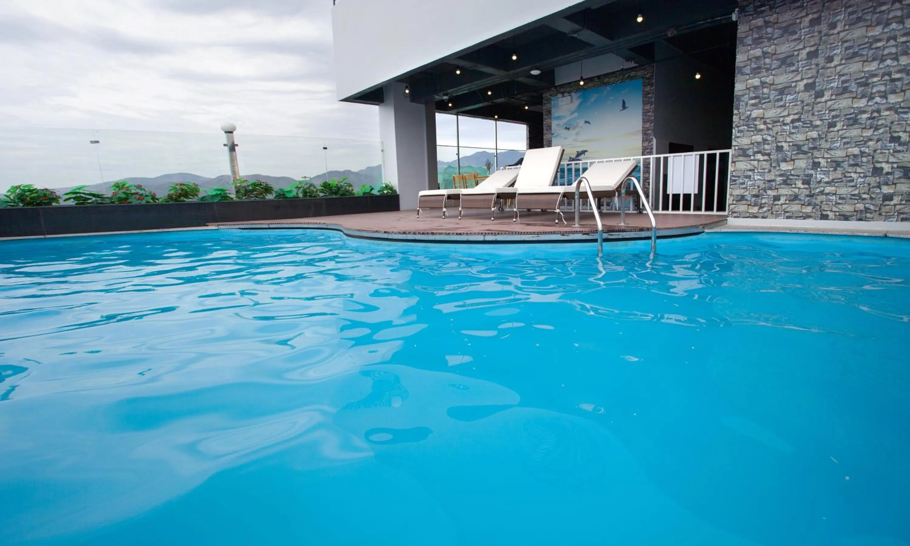 Swimming pool in Royal HPM Hotel