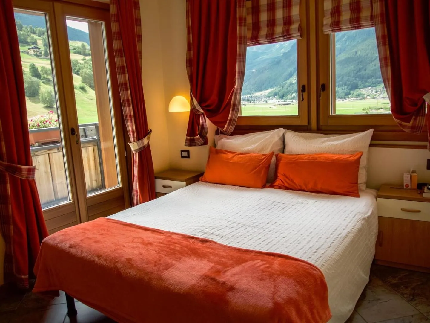 Photo of the whole room, Bed in Residence Pedranzini