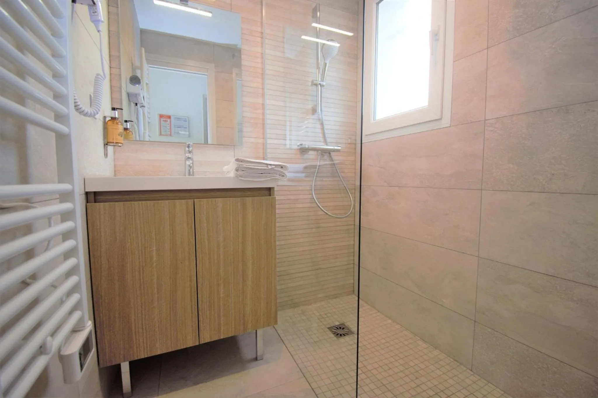 Bathroom in Le Champ d'Eysson Aparthotel