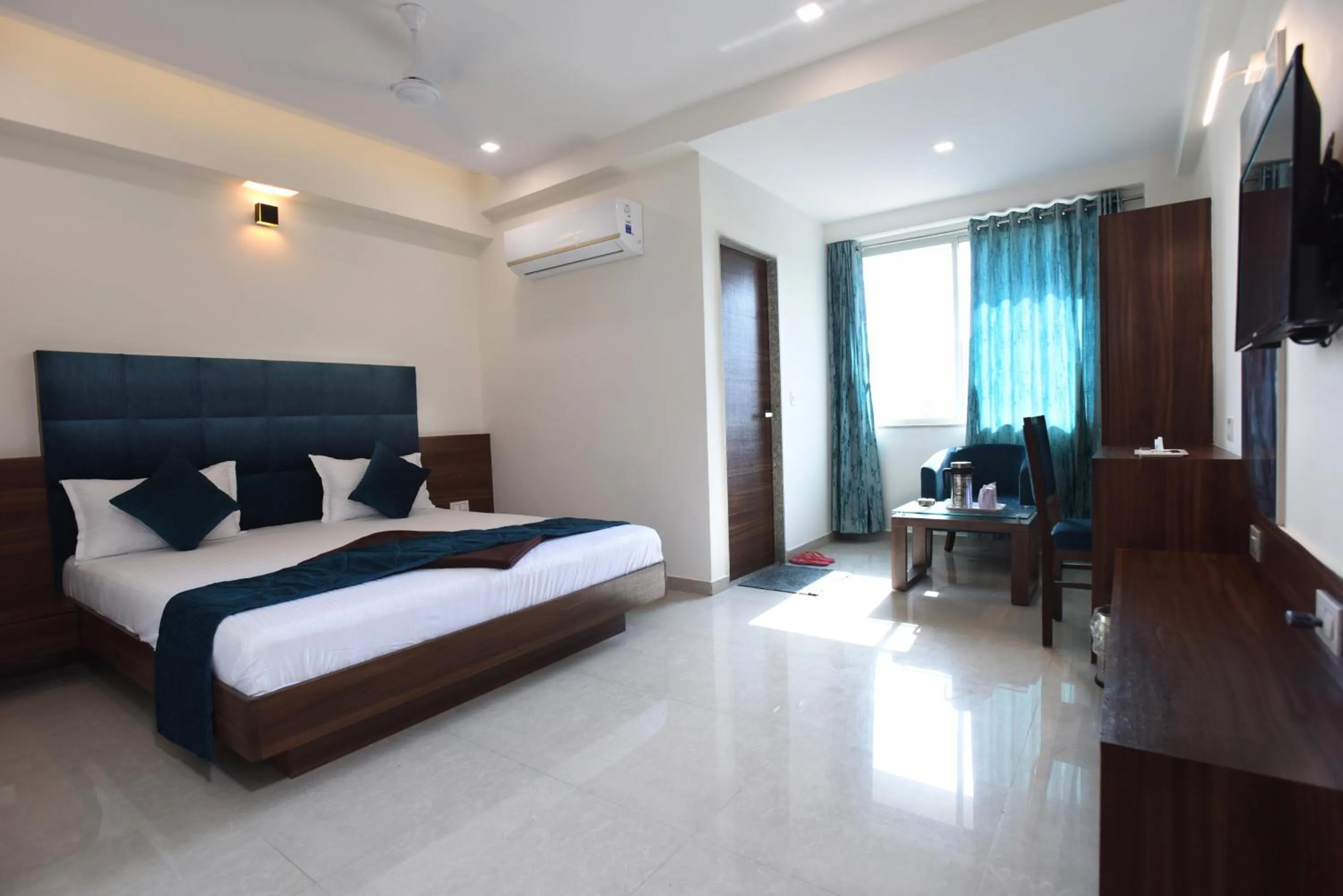 Bed in Hotel Luxura, Ahmedabad