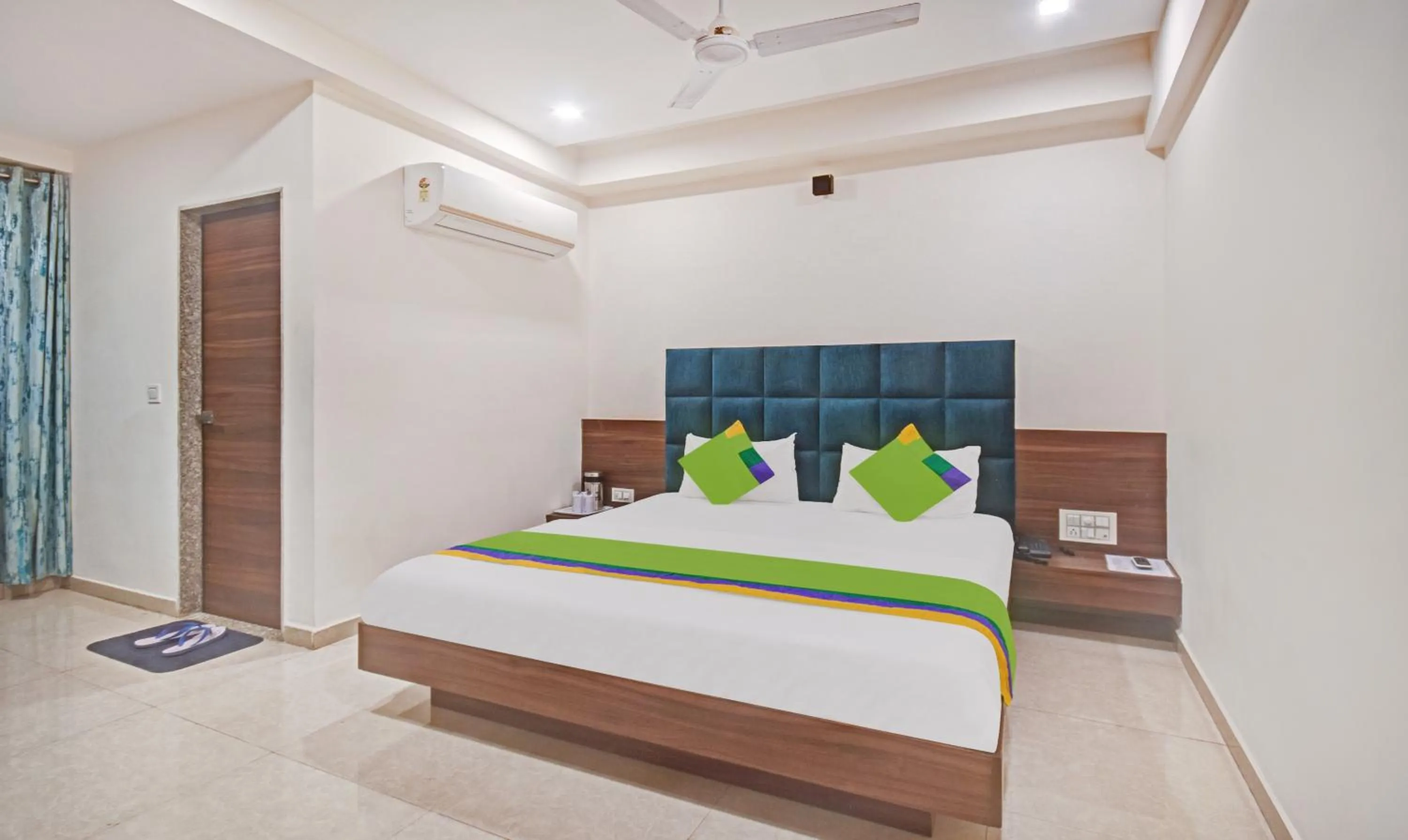 Bed in Hotel Luxura, Ahmedabad
