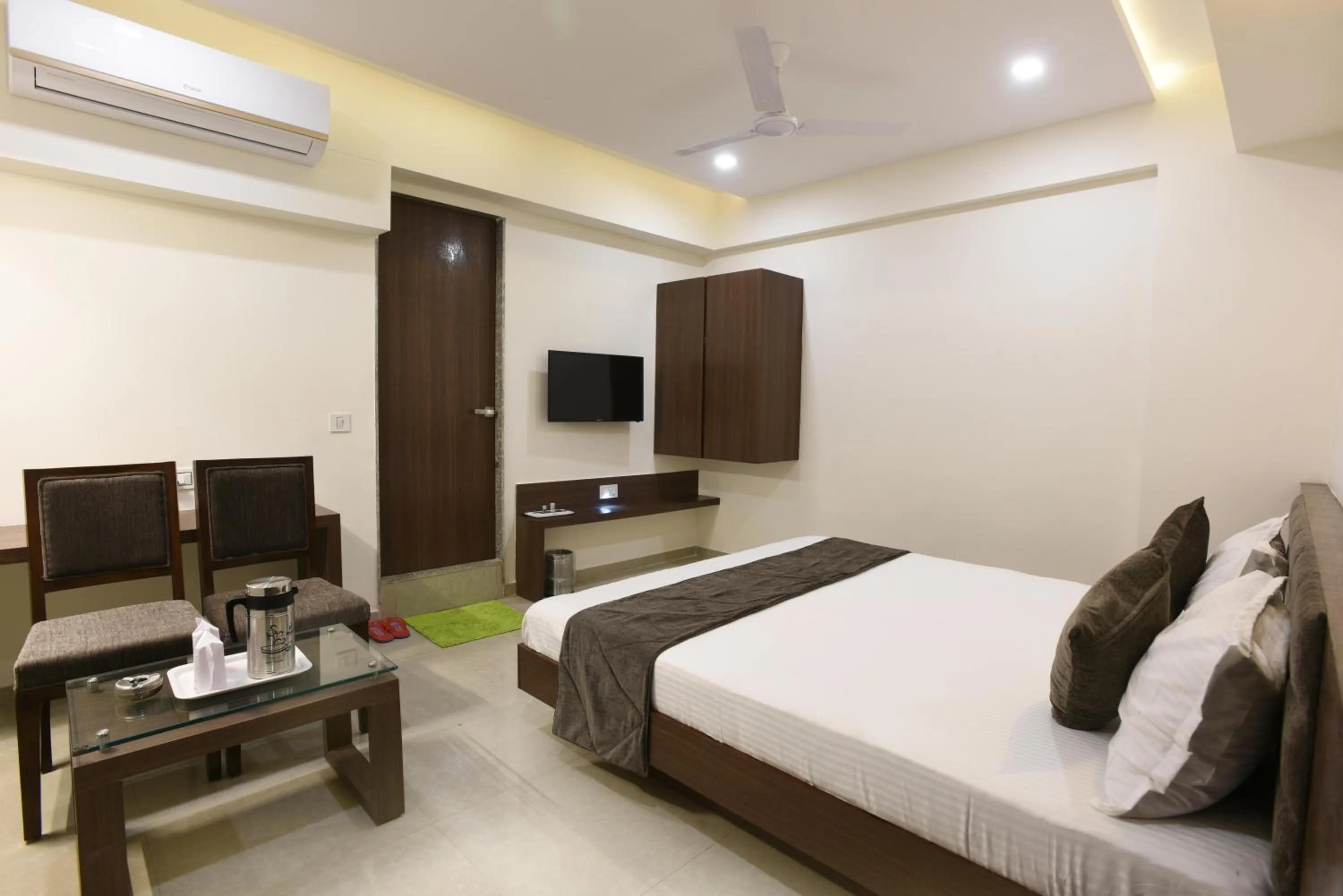 Bed in Hotel Luxura, Ahmedabad