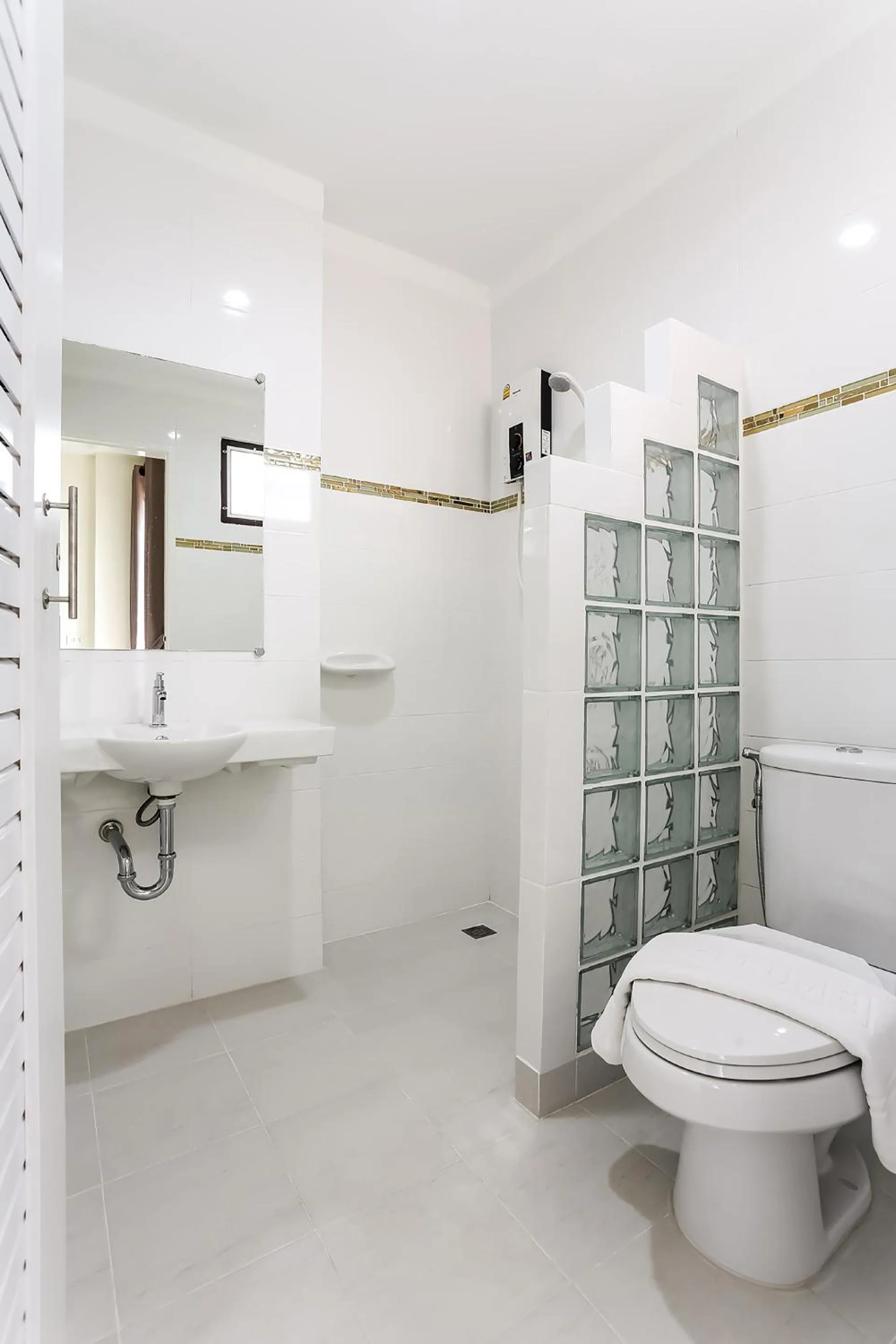 Bathroom in Canary House Rachawong คานารี่ เฮ้าส์ ราชวงศ์