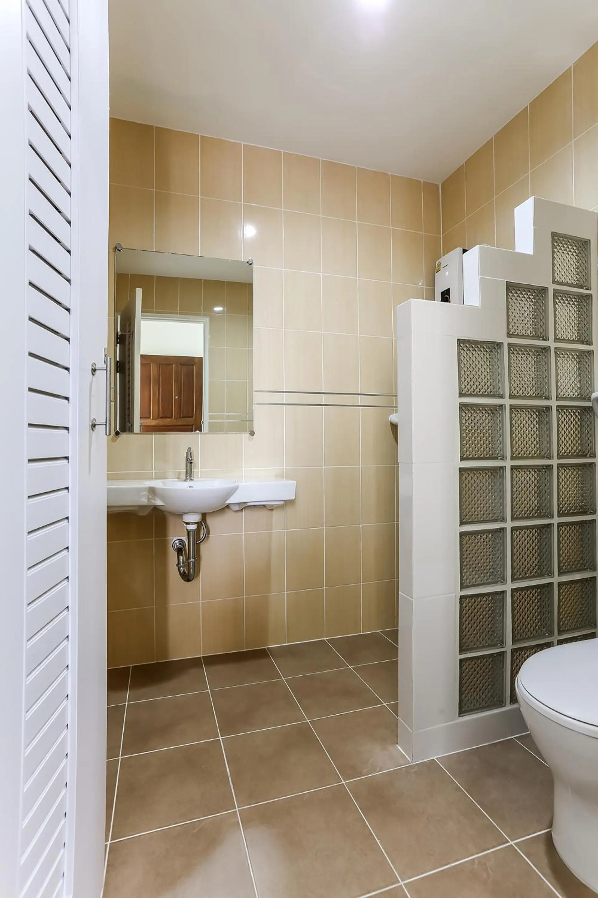 Bathroom in Canary House Rachawong คานารี่ เฮ้าส์ ราชวงศ์