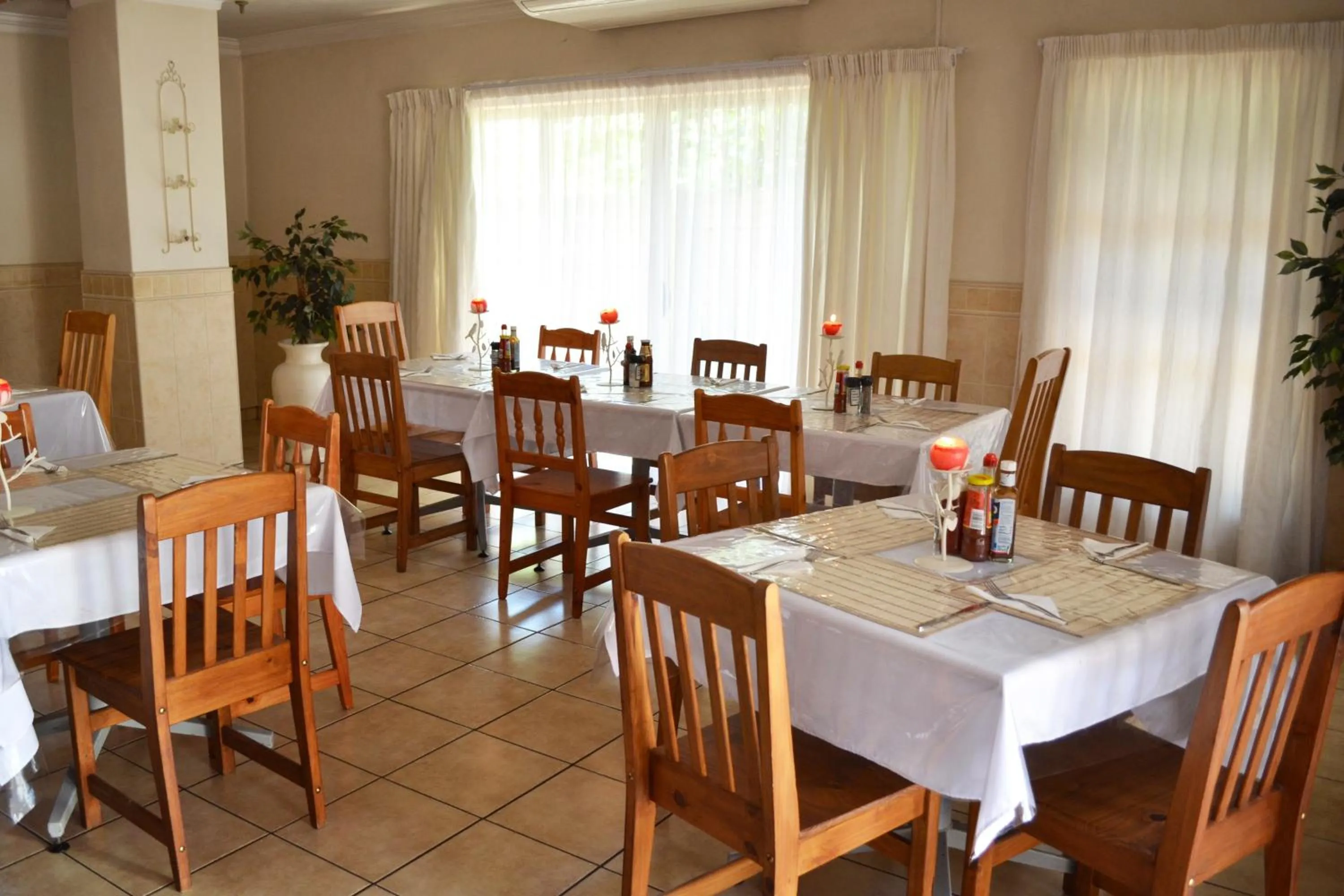 Restaurant/places to eat in Dove's Nest Guest House