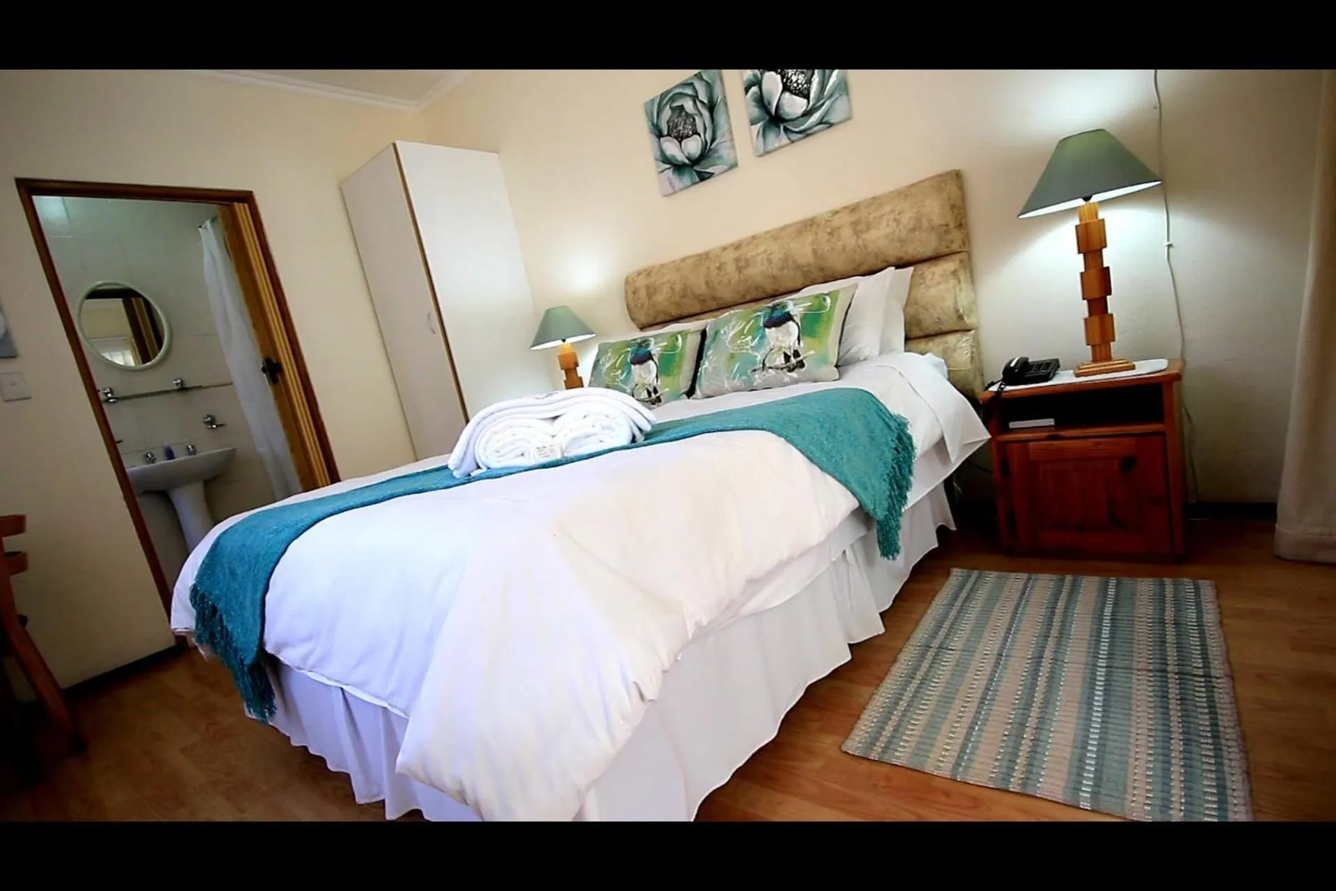 Bedroom, Bed in Dove's Nest Guest House