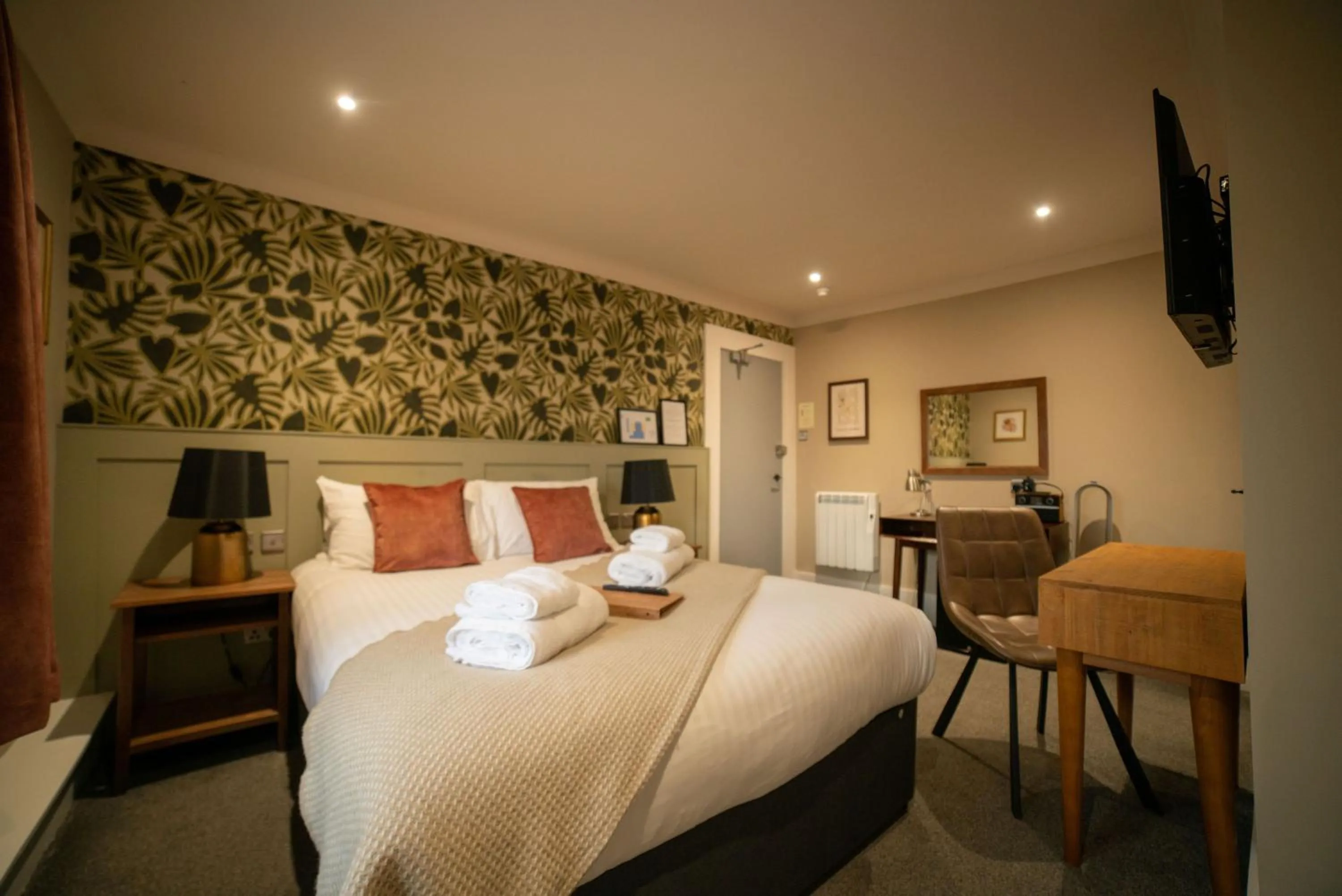 Bedroom, Bed in Harper's Steakhouse with Rooms, Southampton Swanwick Marina