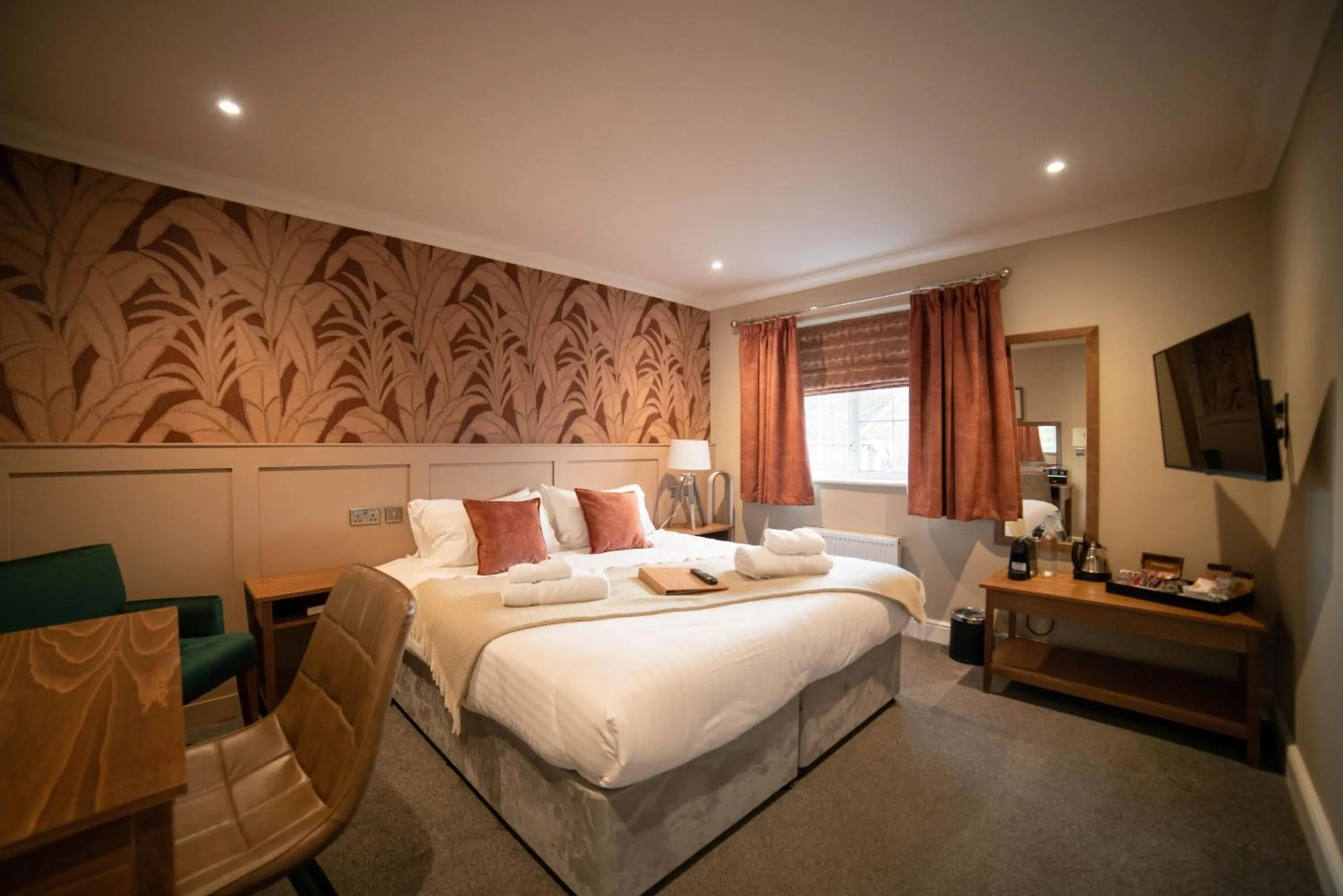 Photo of the whole room, Bed in Harper's Steakhouse with Rooms, Southampton Swanwick Marina