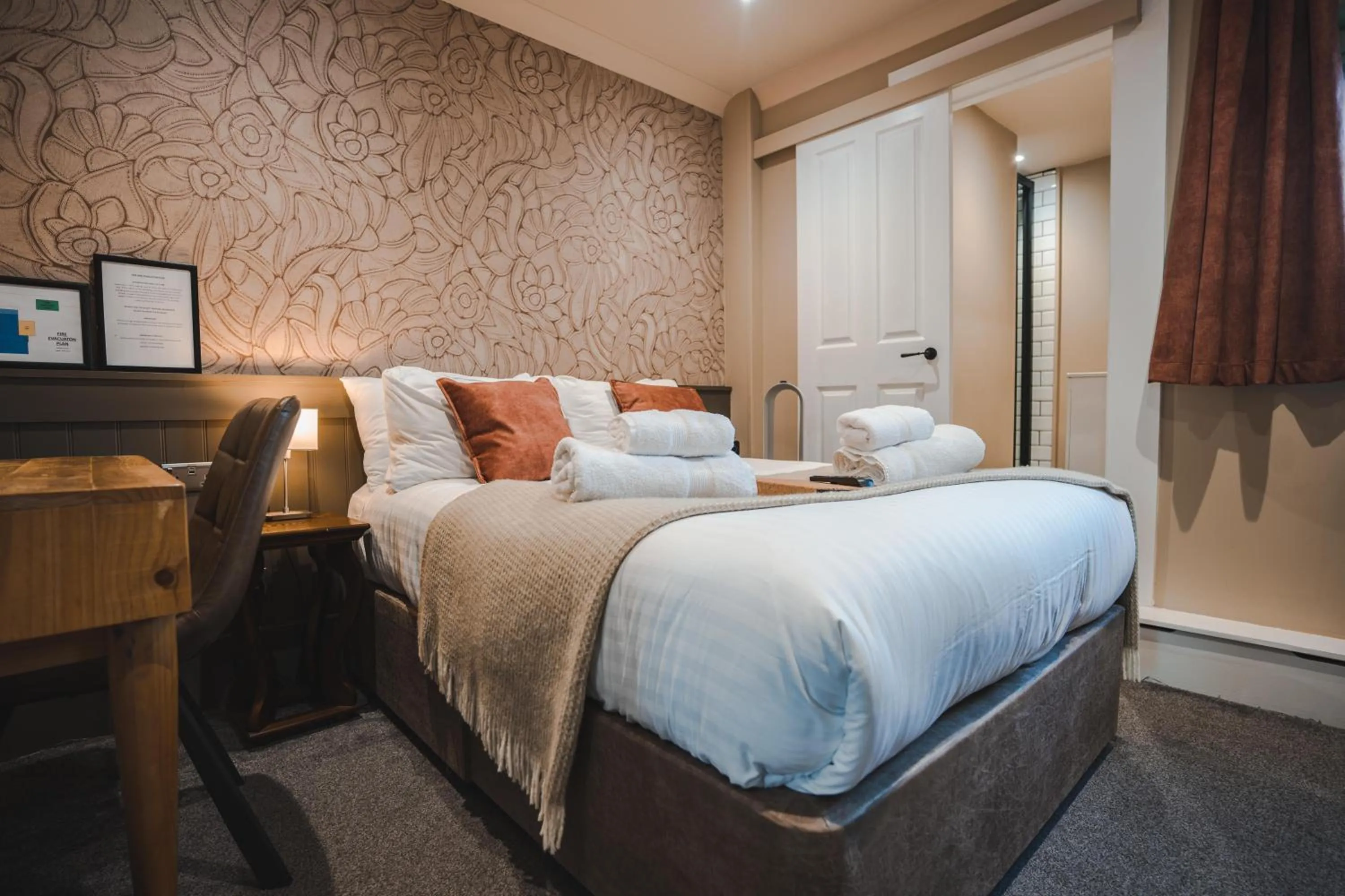 Bedroom, Bed in Harper's Steakhouse with Rooms, Southampton Swanwick Marina