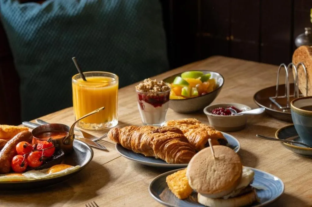 Breakfast in Harper's Steakhouse with Rooms, Southampton Swanwick Marina