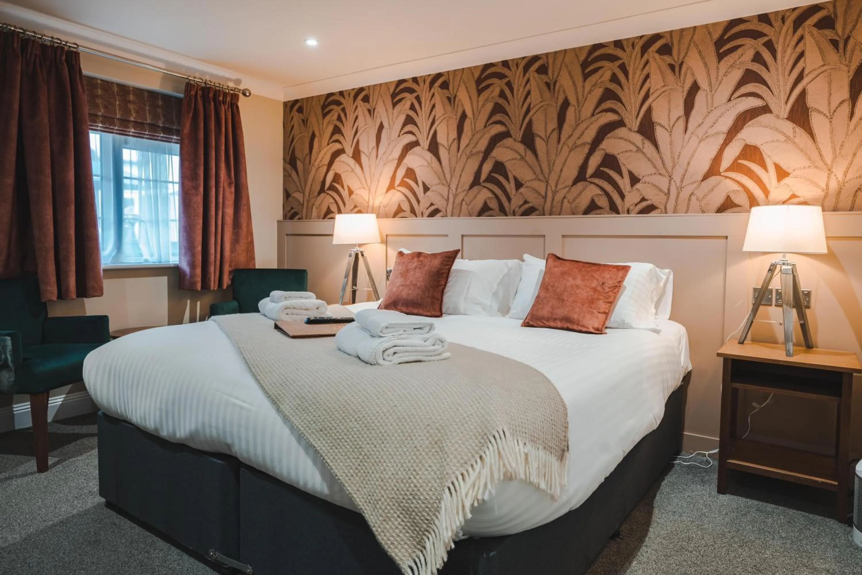 Bedroom, Bed in Harper's Steakhouse with Rooms, Southampton Swanwick Marina