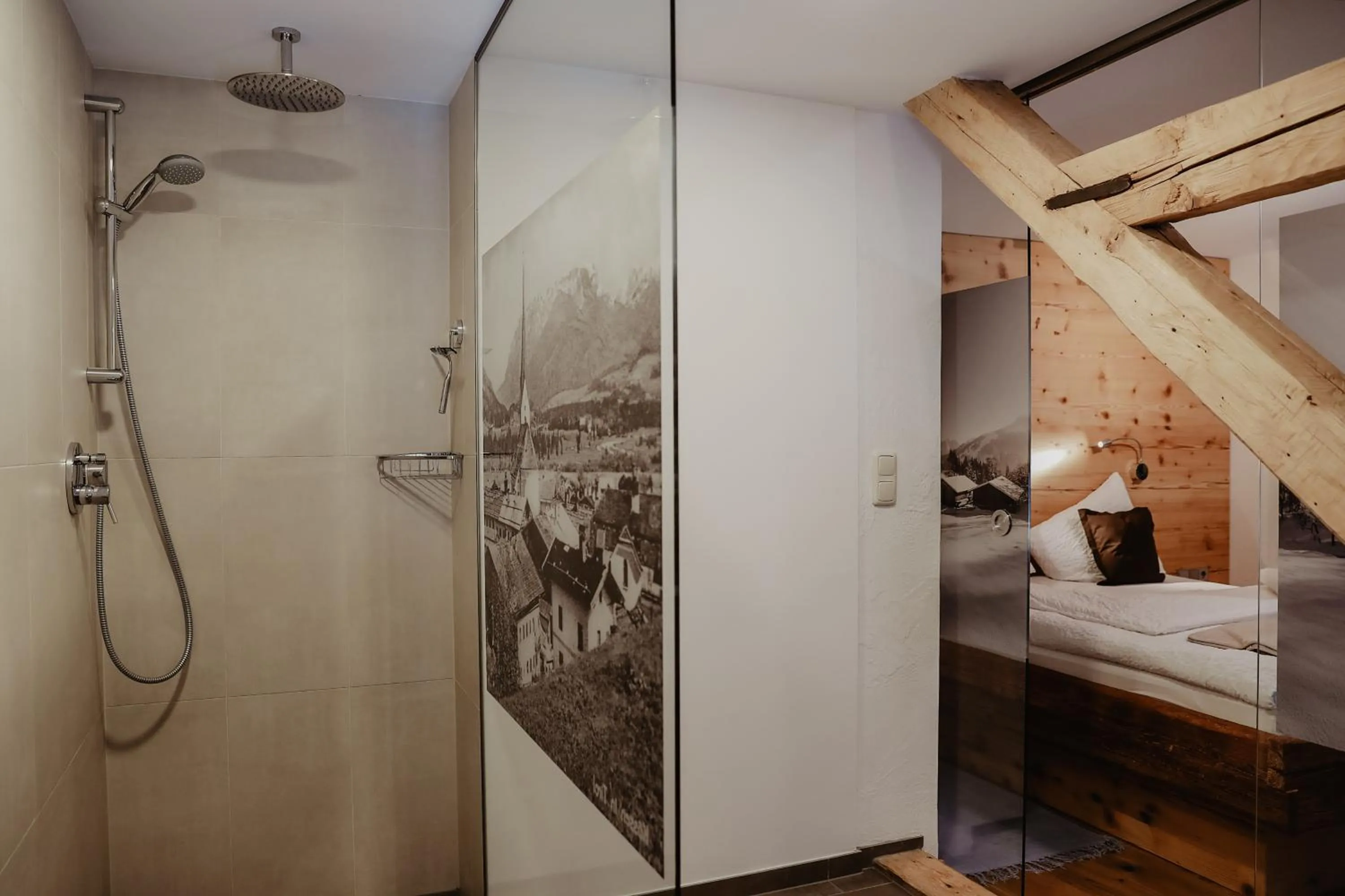 Shower, Bed in Landhaus Alpengruss